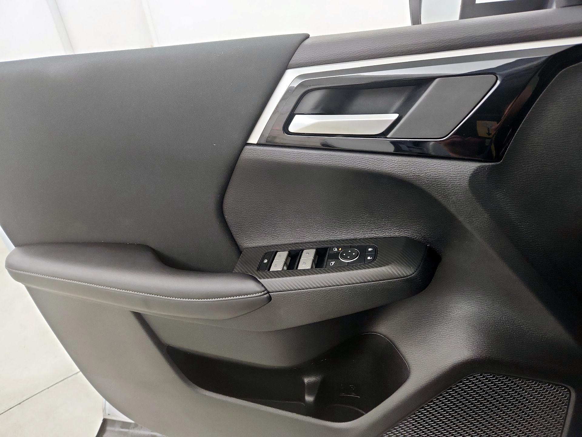 Thumbnail: 2024 Mitsubishi Outlander - 10