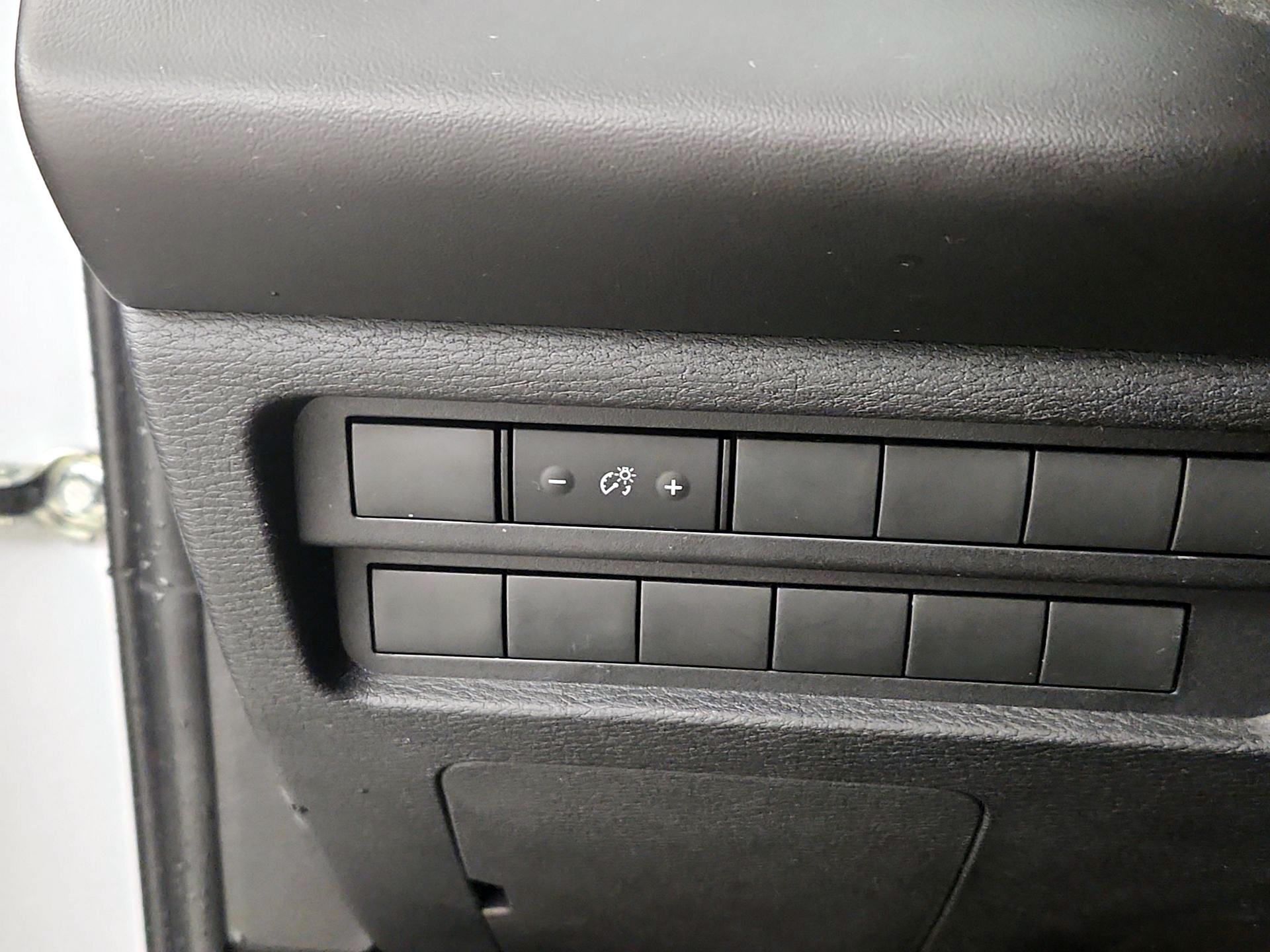 Thumbnail: 2024 Mitsubishi Outlander - 11