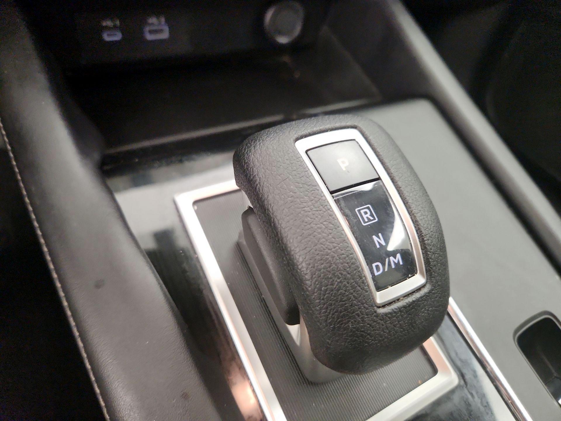 Thumbnail: 2024 Mitsubishi Outlander - 16