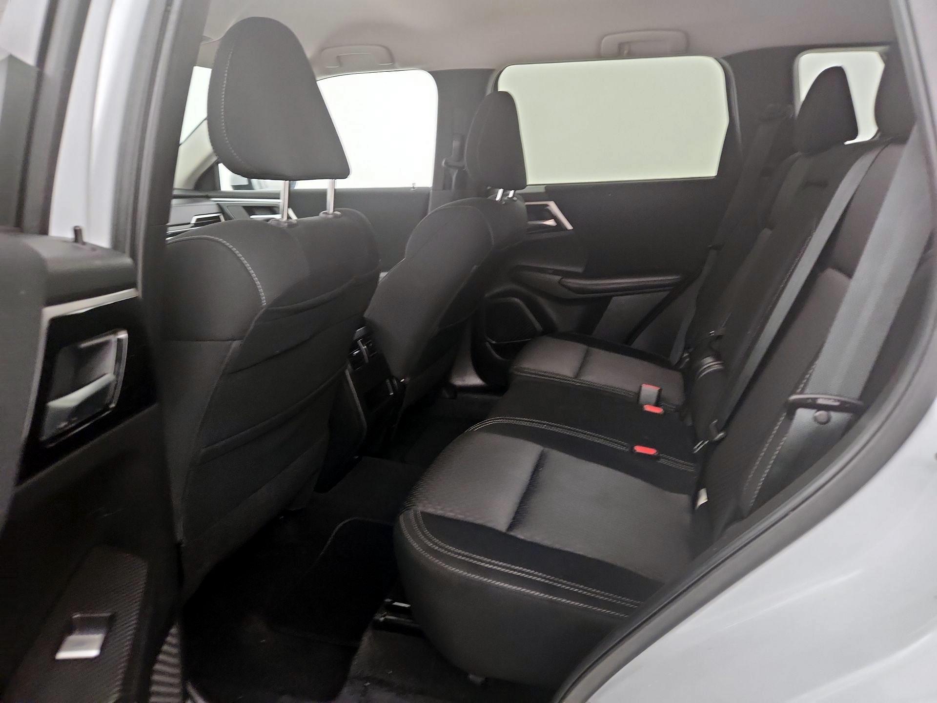 Thumbnail: 2024 Mitsubishi Outlander - 17