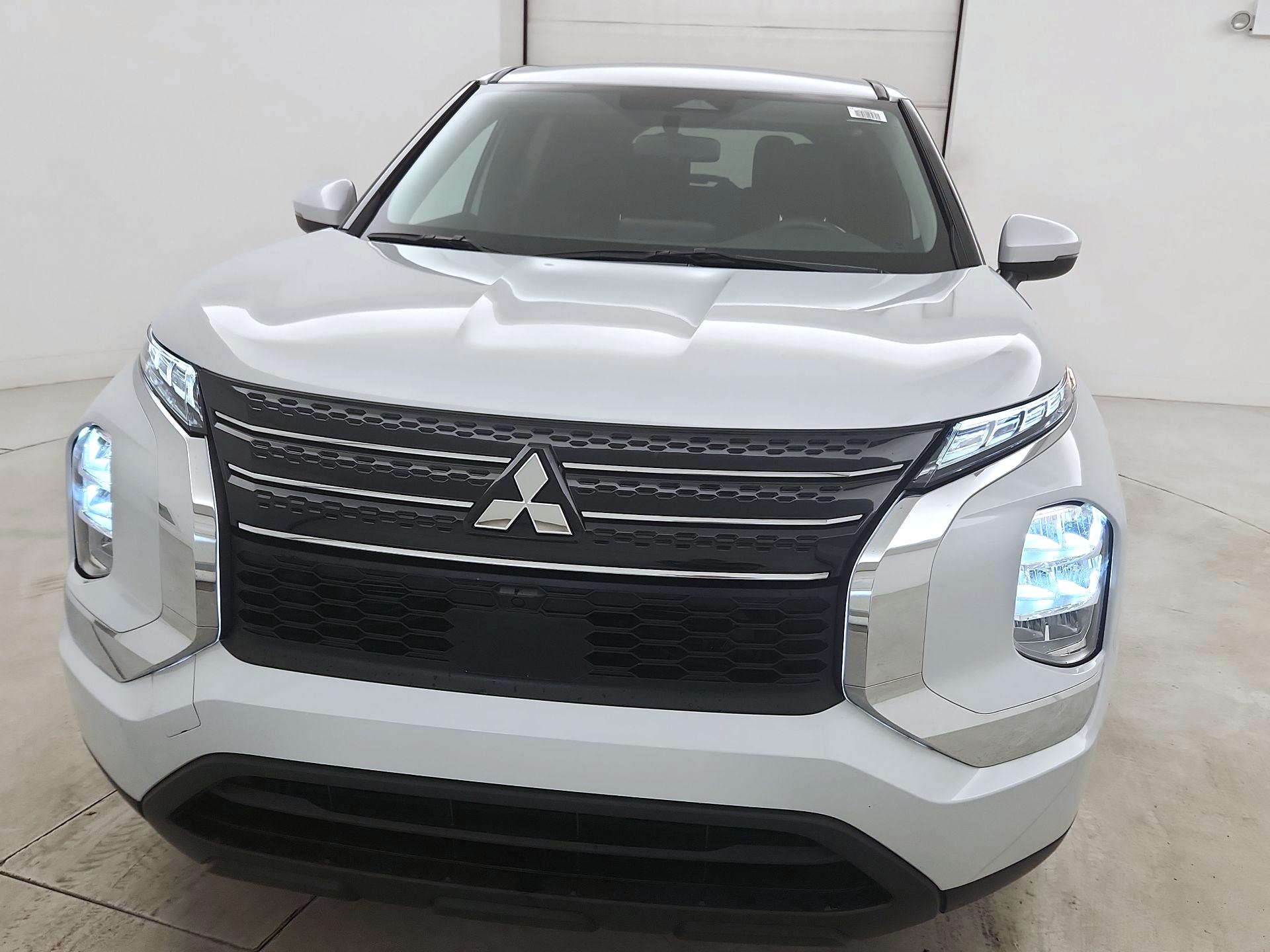 Thumbnail: 2024 Mitsubishi Outlander - 2