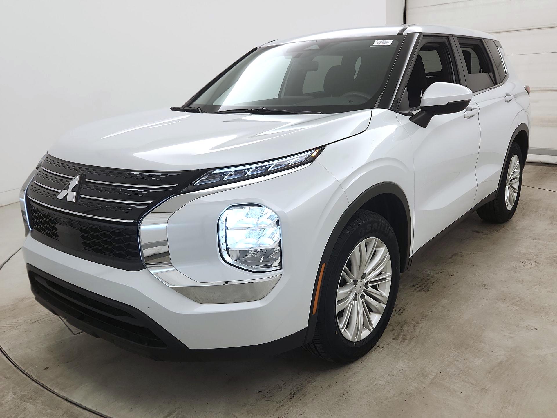 Thumbnail: 2024 Mitsubishi Outlander - 3