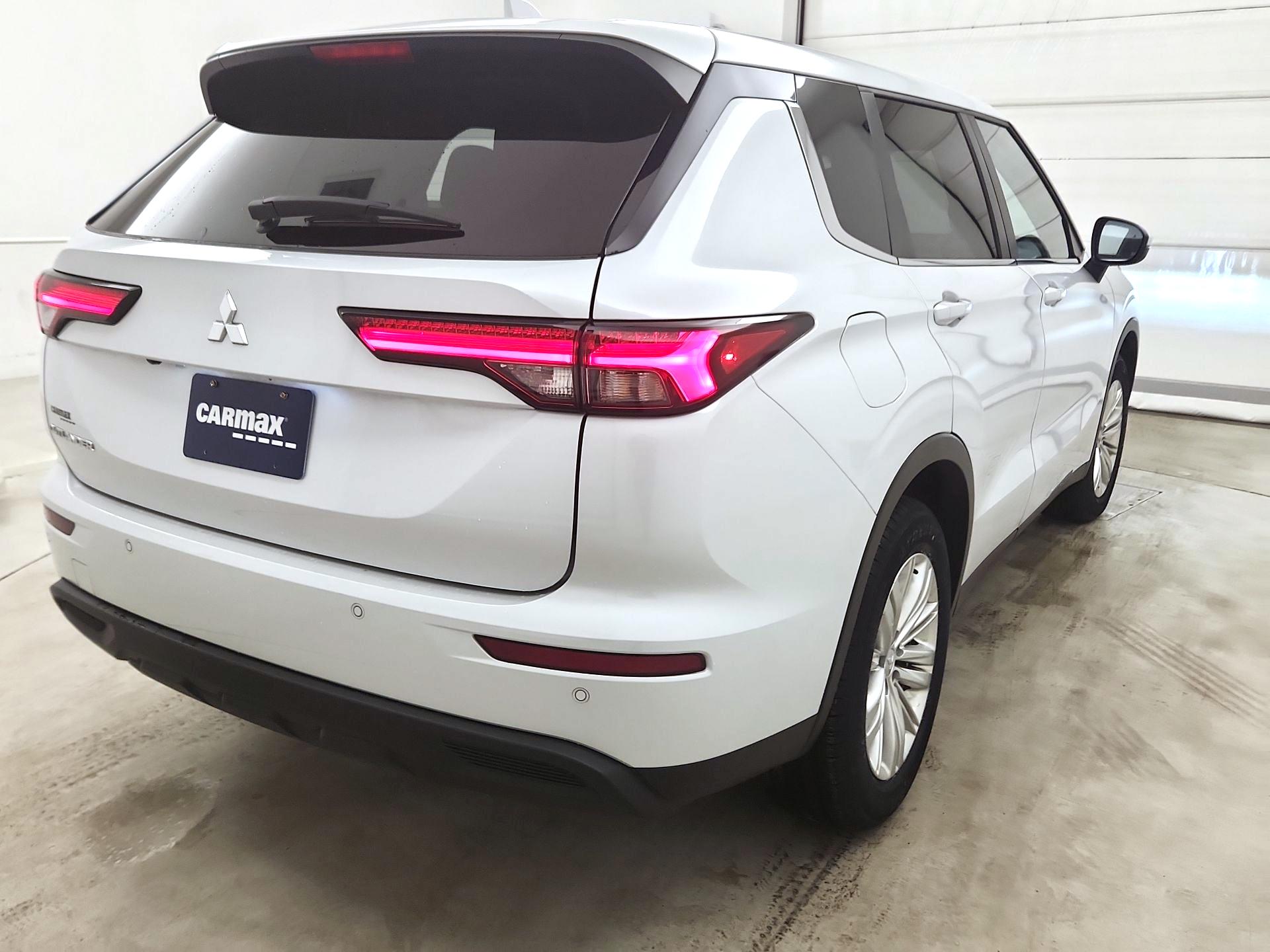 Thumbnail: 2024 Mitsubishi Outlander - 5