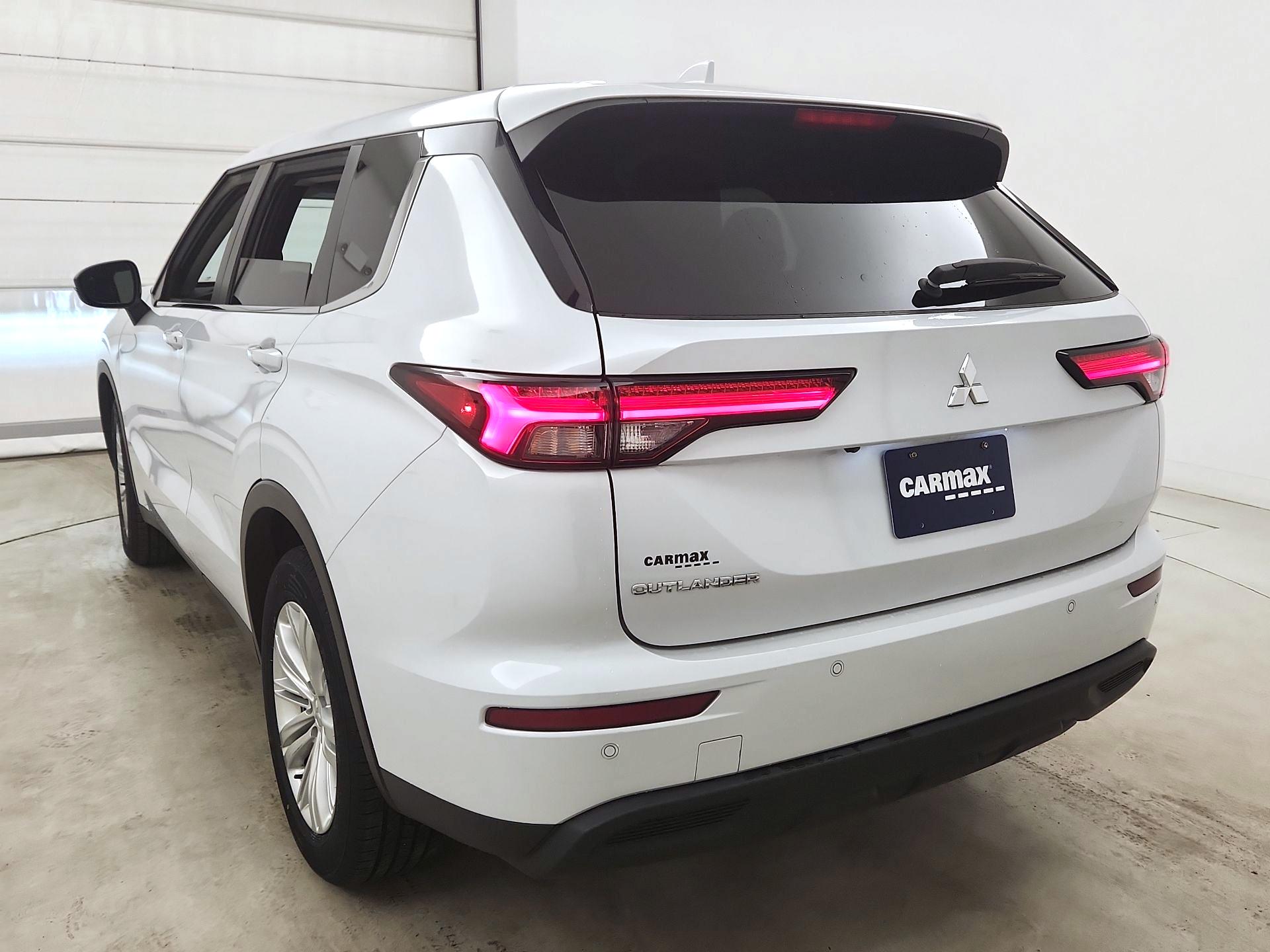 Thumbnail: 2024 Mitsubishi Outlander - 7