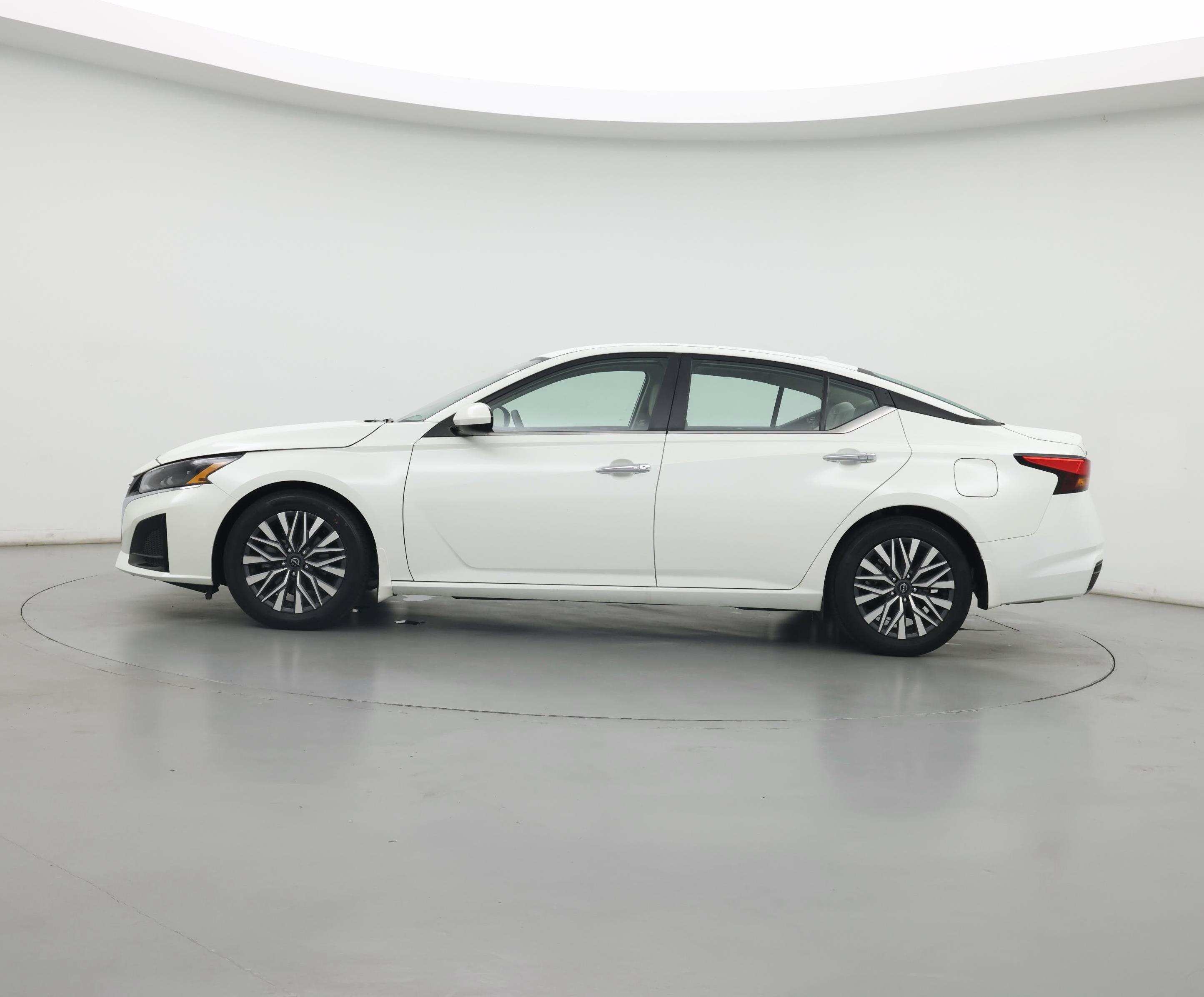 Thumbnail: 2023 Nissan Altima - 3