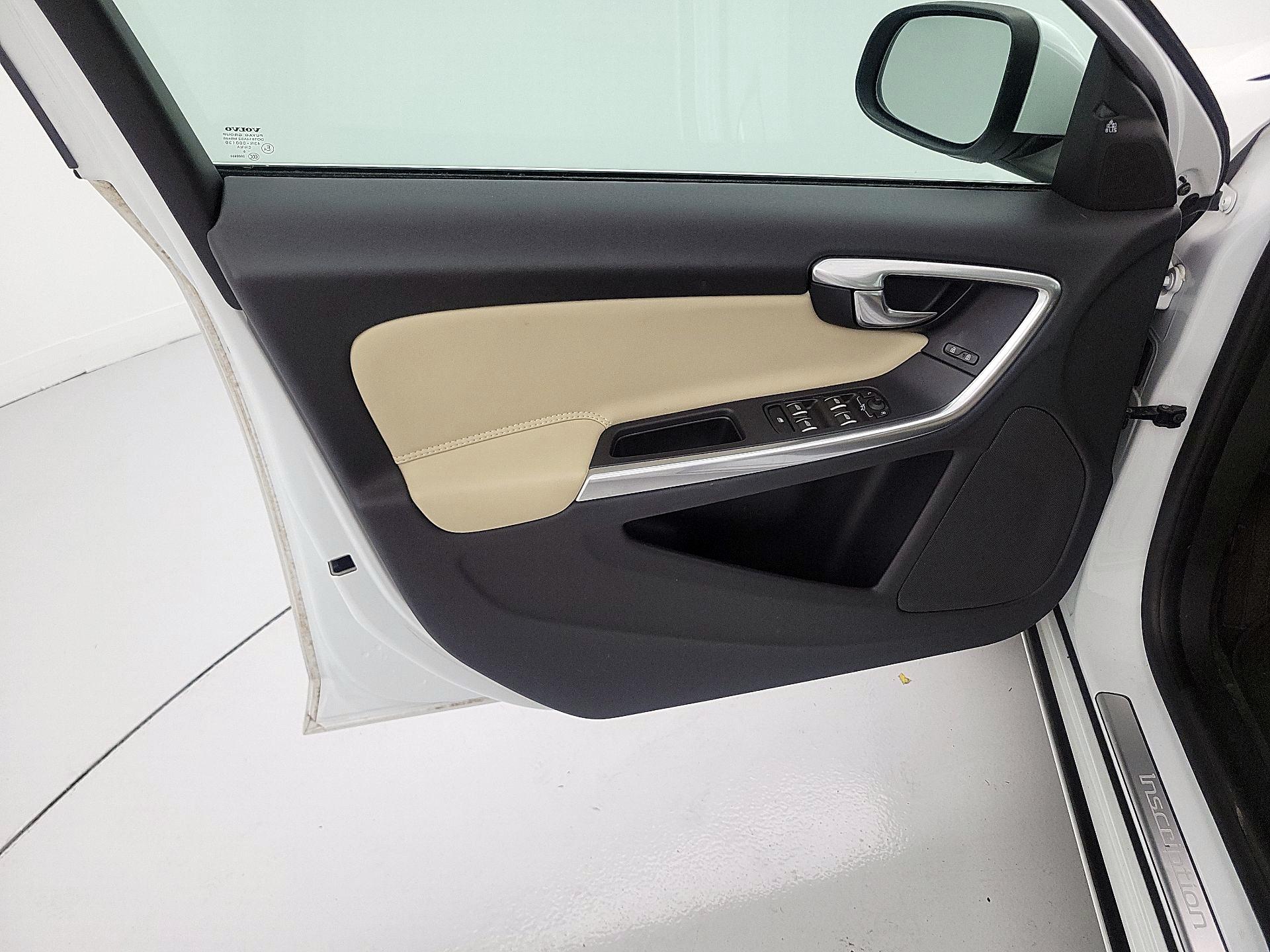 Thumbnail: 2017 Volvo S60 - 12