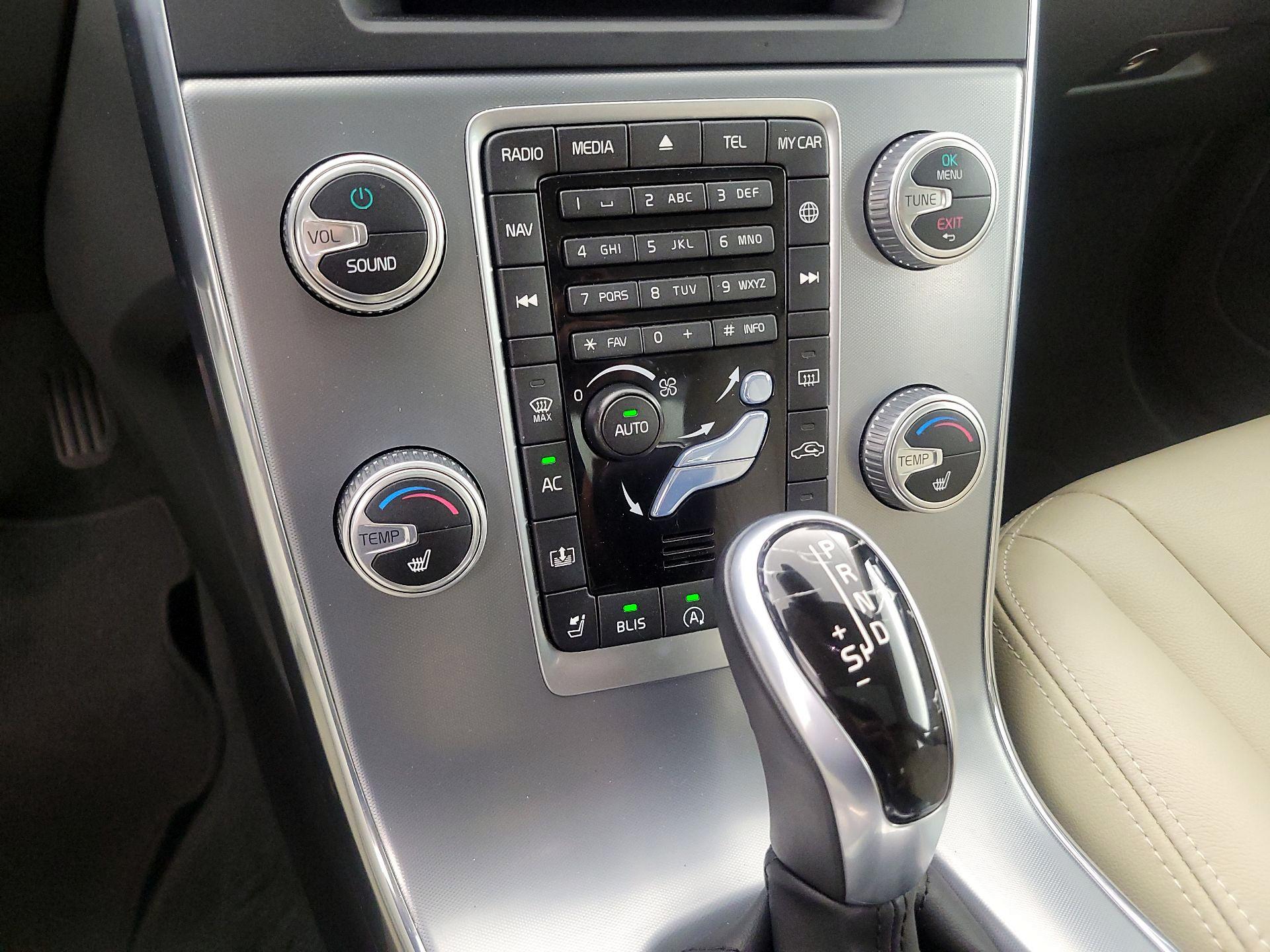 Thumbnail: 2017 Volvo S60 - 17