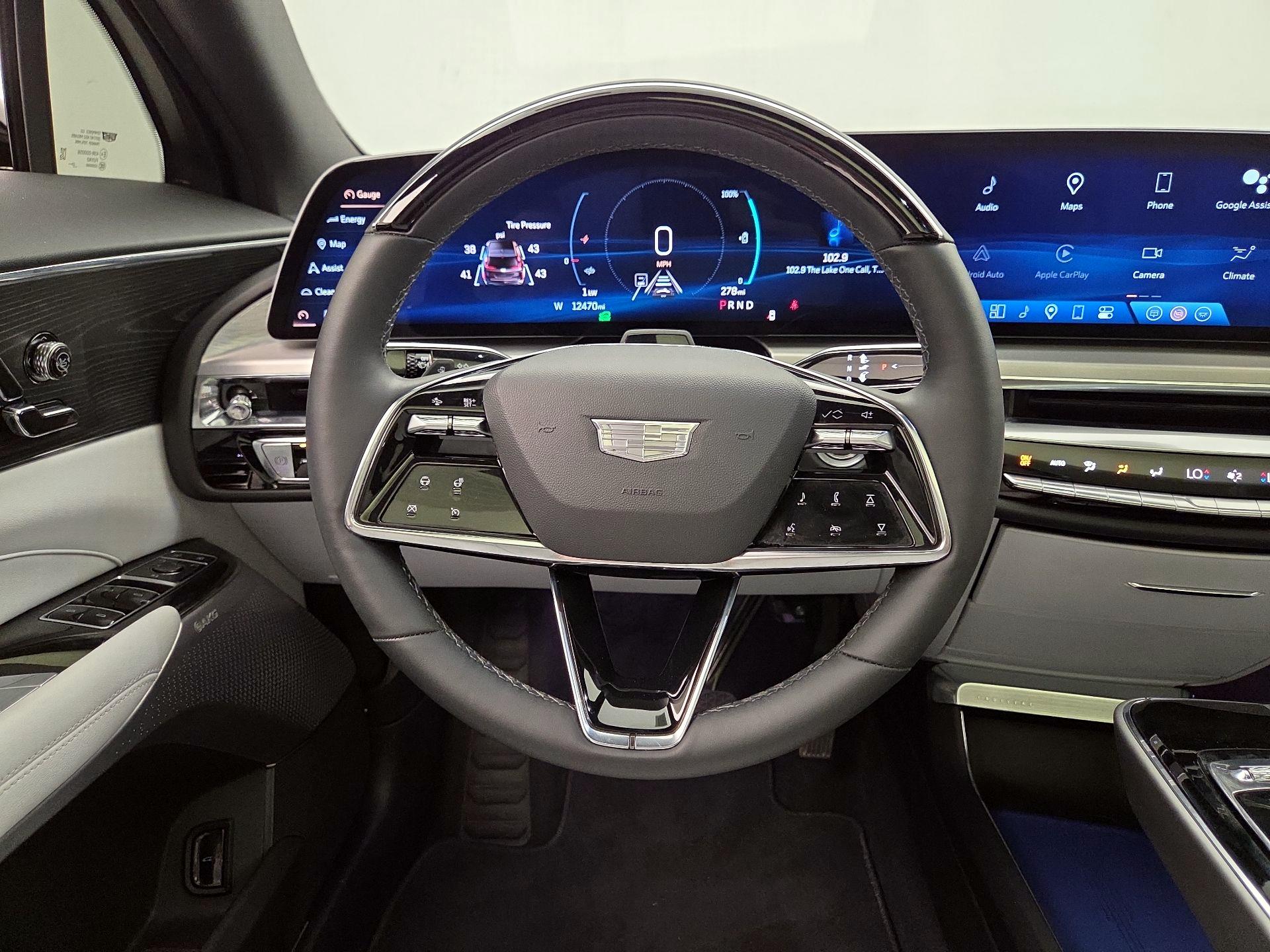 Thumbnail: 2024 Cadillac Lyriq - 10