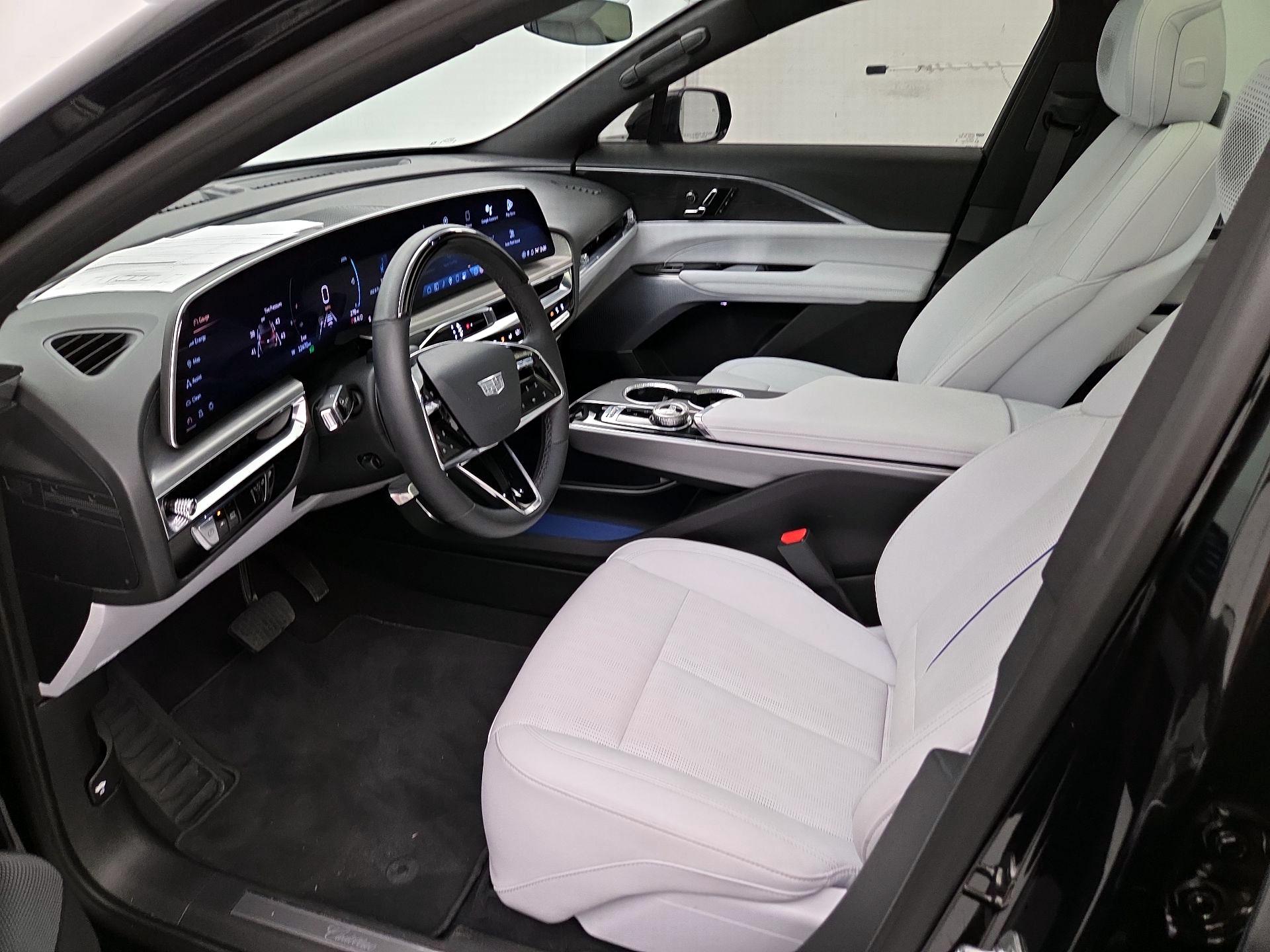 Thumbnail: 2024 Cadillac Lyriq - 11