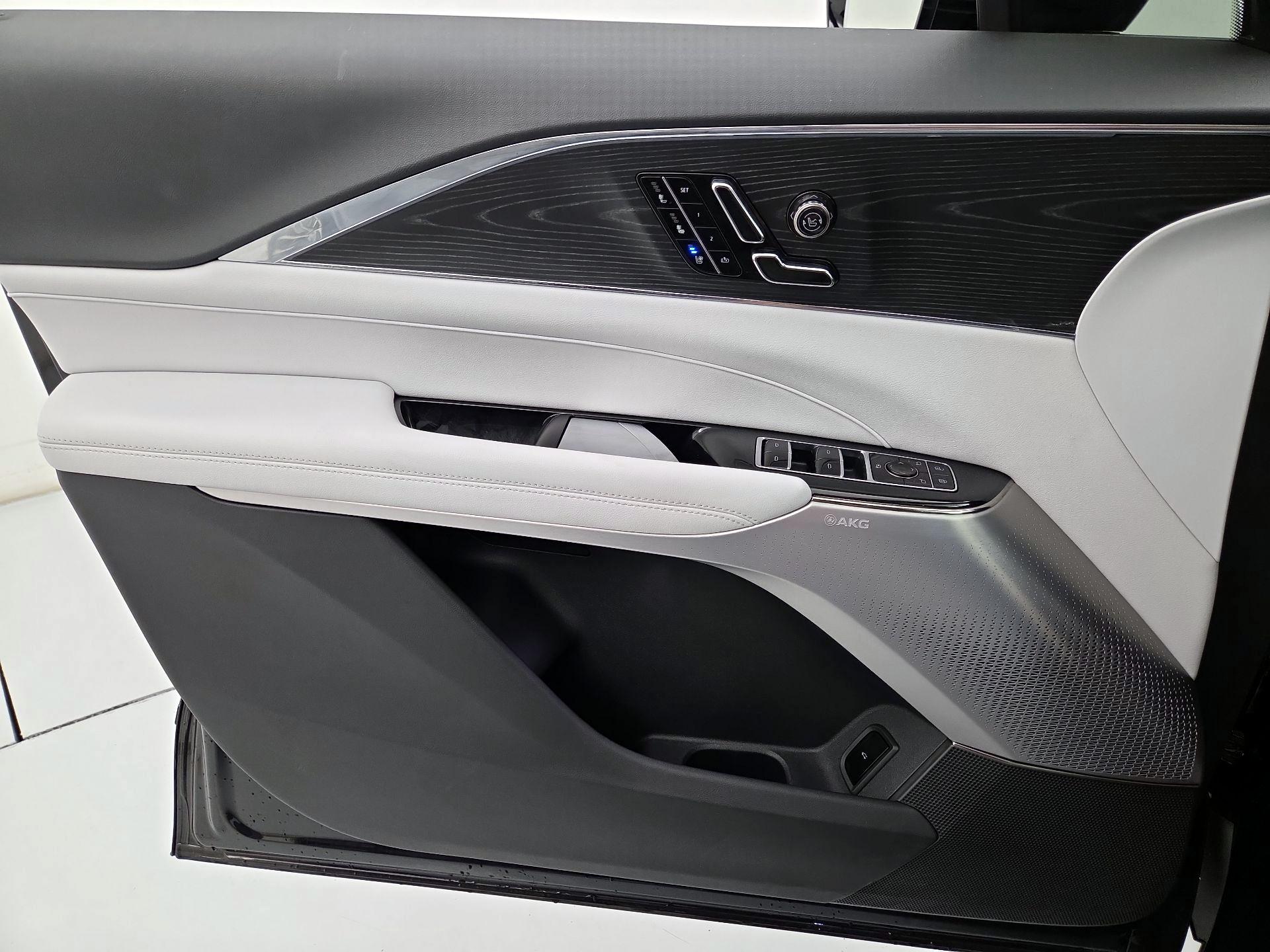 Thumbnail: 2024 Cadillac Lyriq - 12