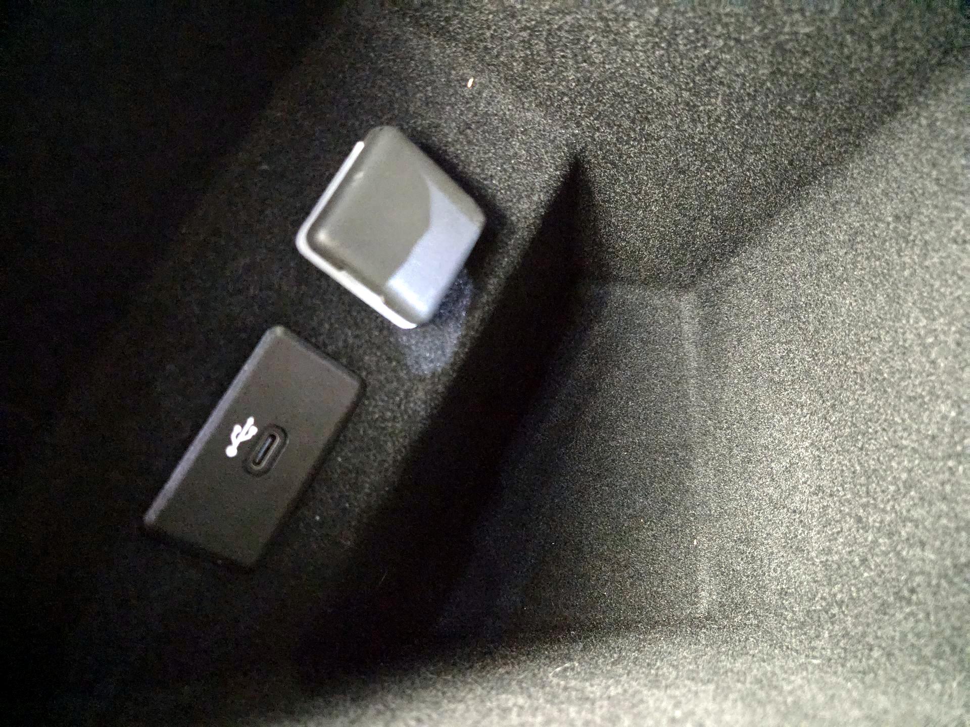 Thumbnail: 2024 Cadillac Lyriq - 18