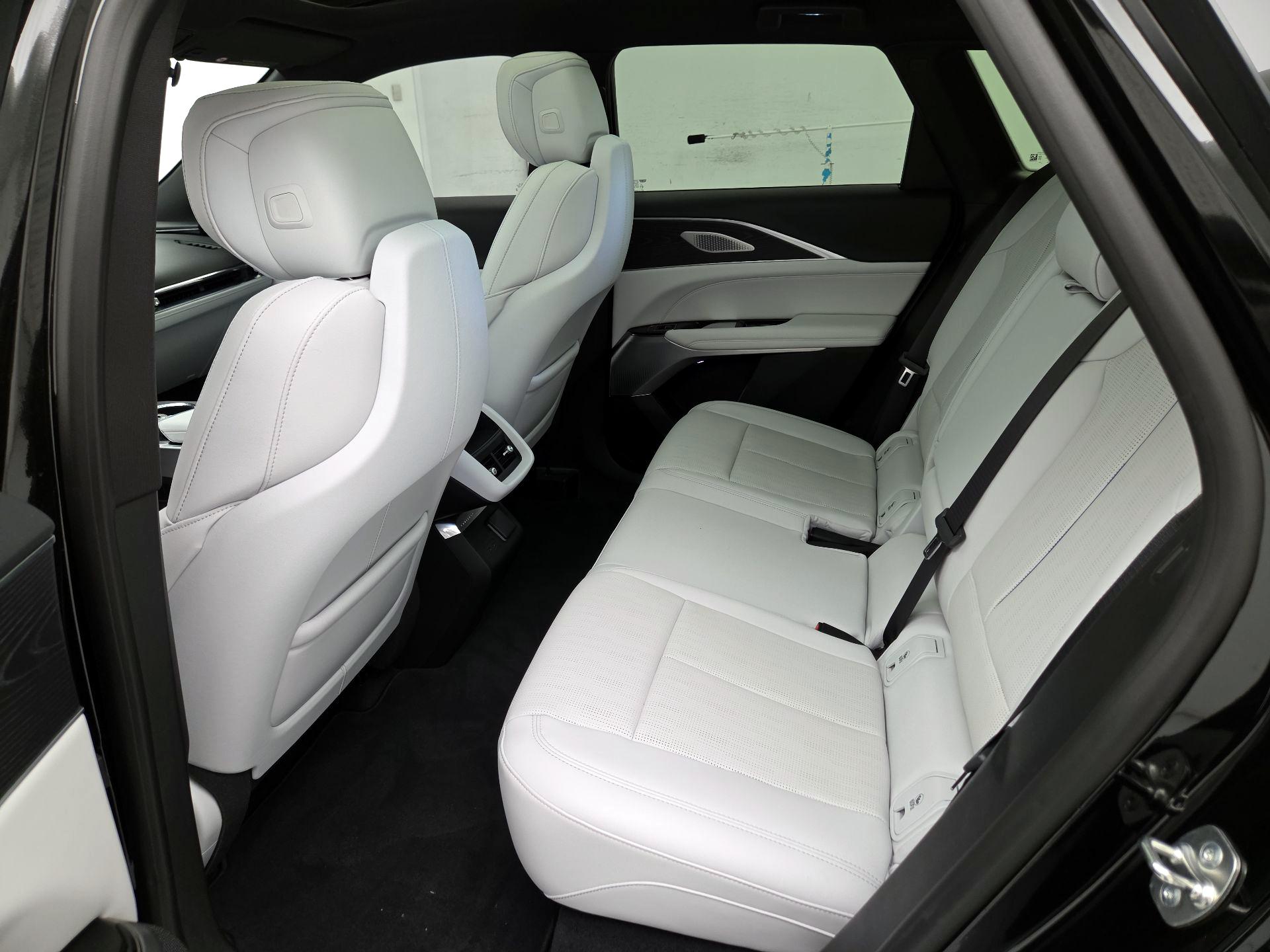 Thumbnail: 2024 Cadillac Lyriq - 20