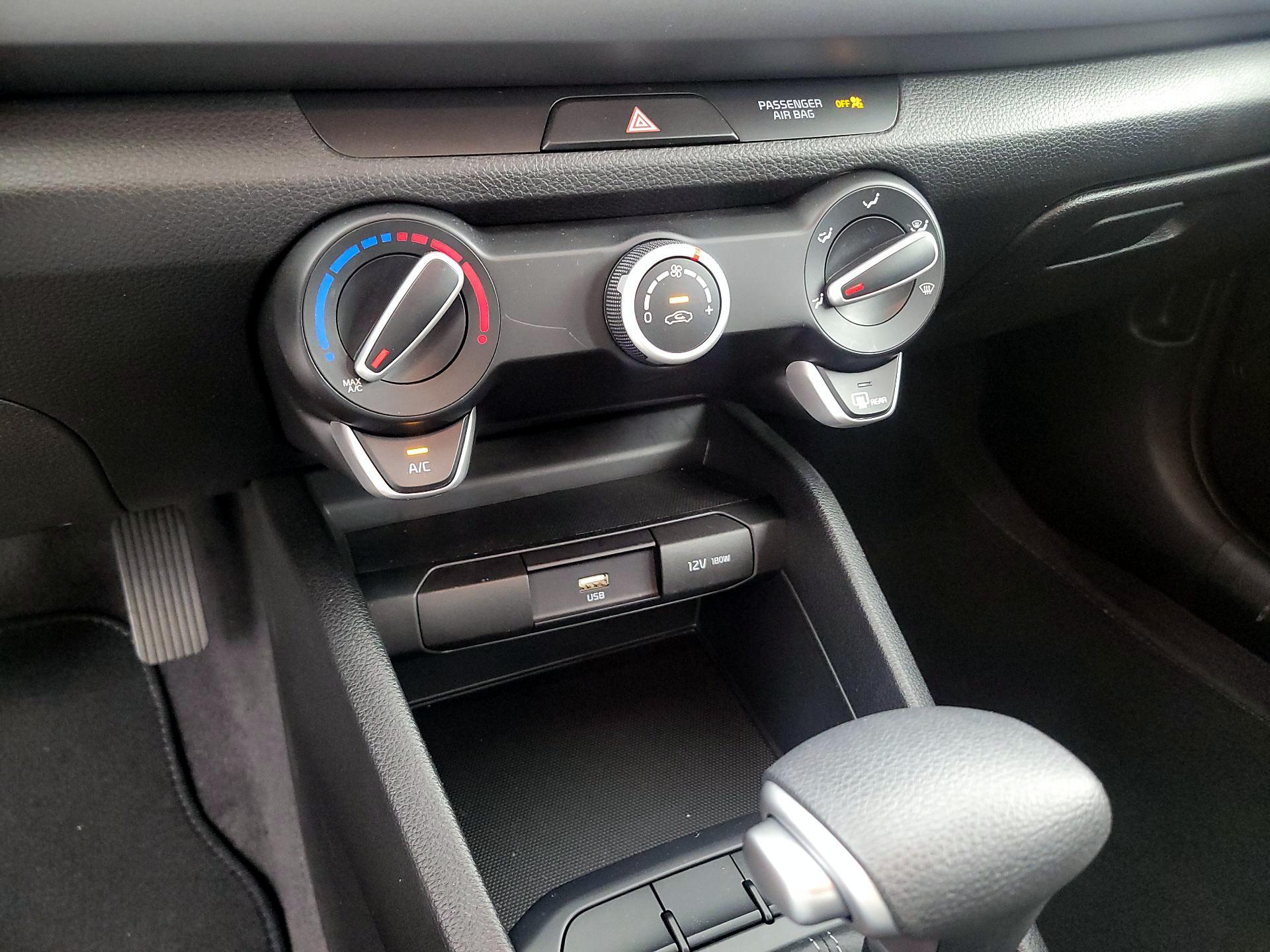 Thumbnail: 2023 Kia Rio - 16