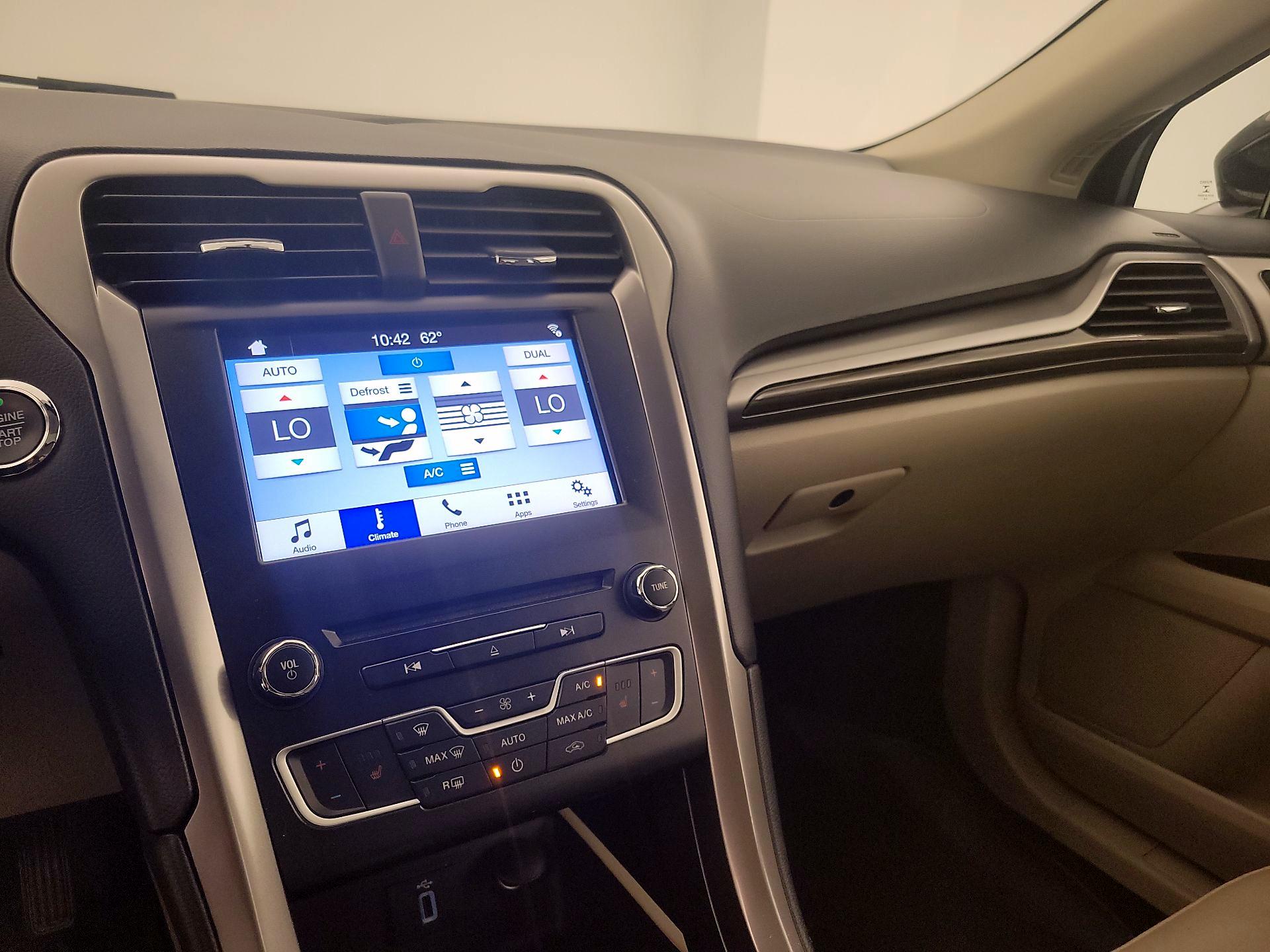 Thumbnail: 2017 Ford Fusion - 16