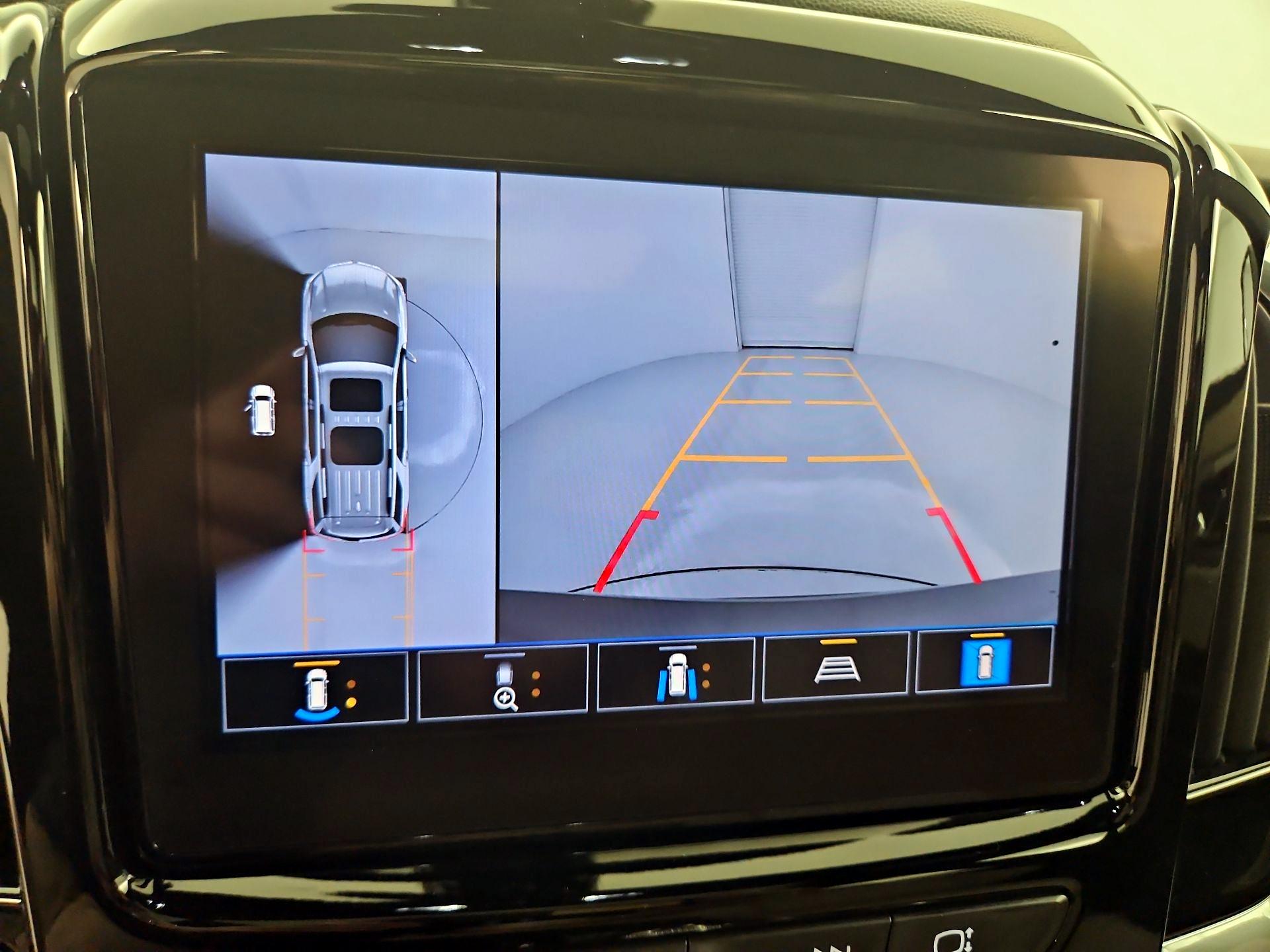 Thumbnail: 2023 Chevrolet Traverse - 14