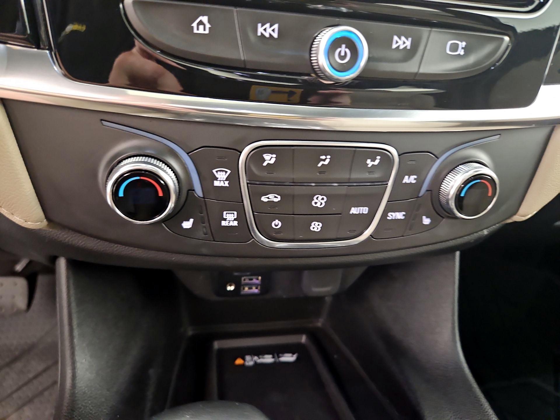 Thumbnail: 2023 Chevrolet Traverse - 16