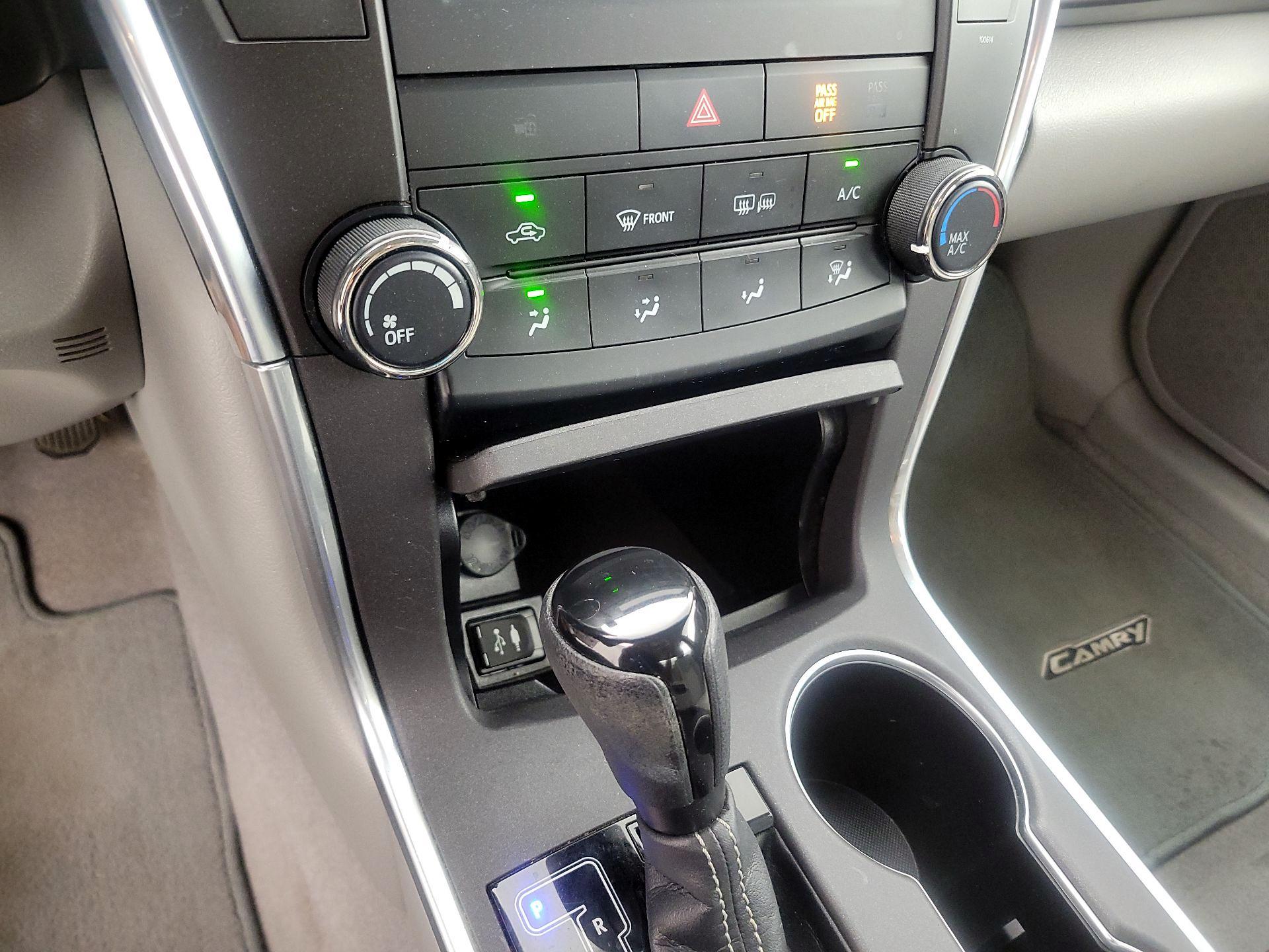 Thumbnail: 2016 Toyota Camry - 16