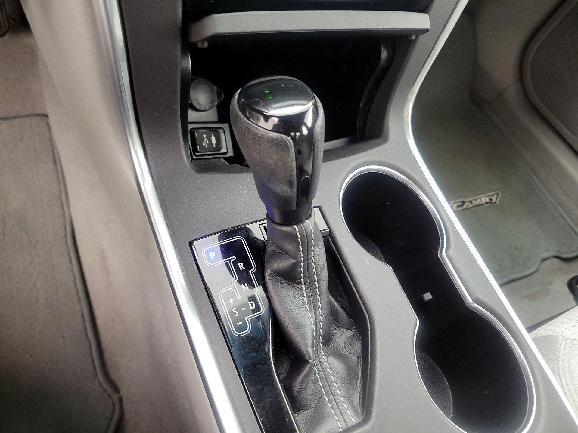 Thumbnail: 2016 Toyota Camry - 17