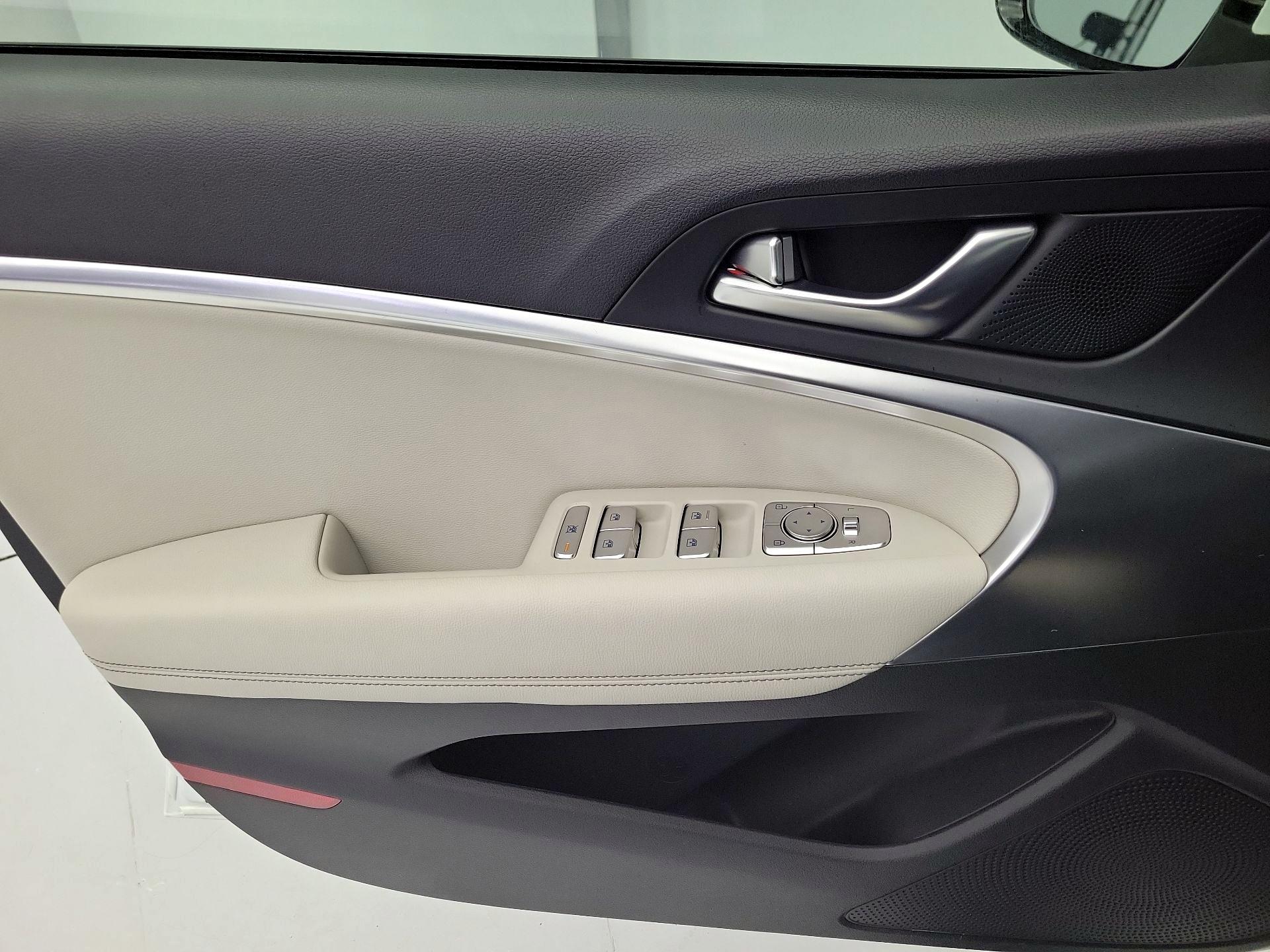 Thumbnail: 2025 Genesis G70 - 12