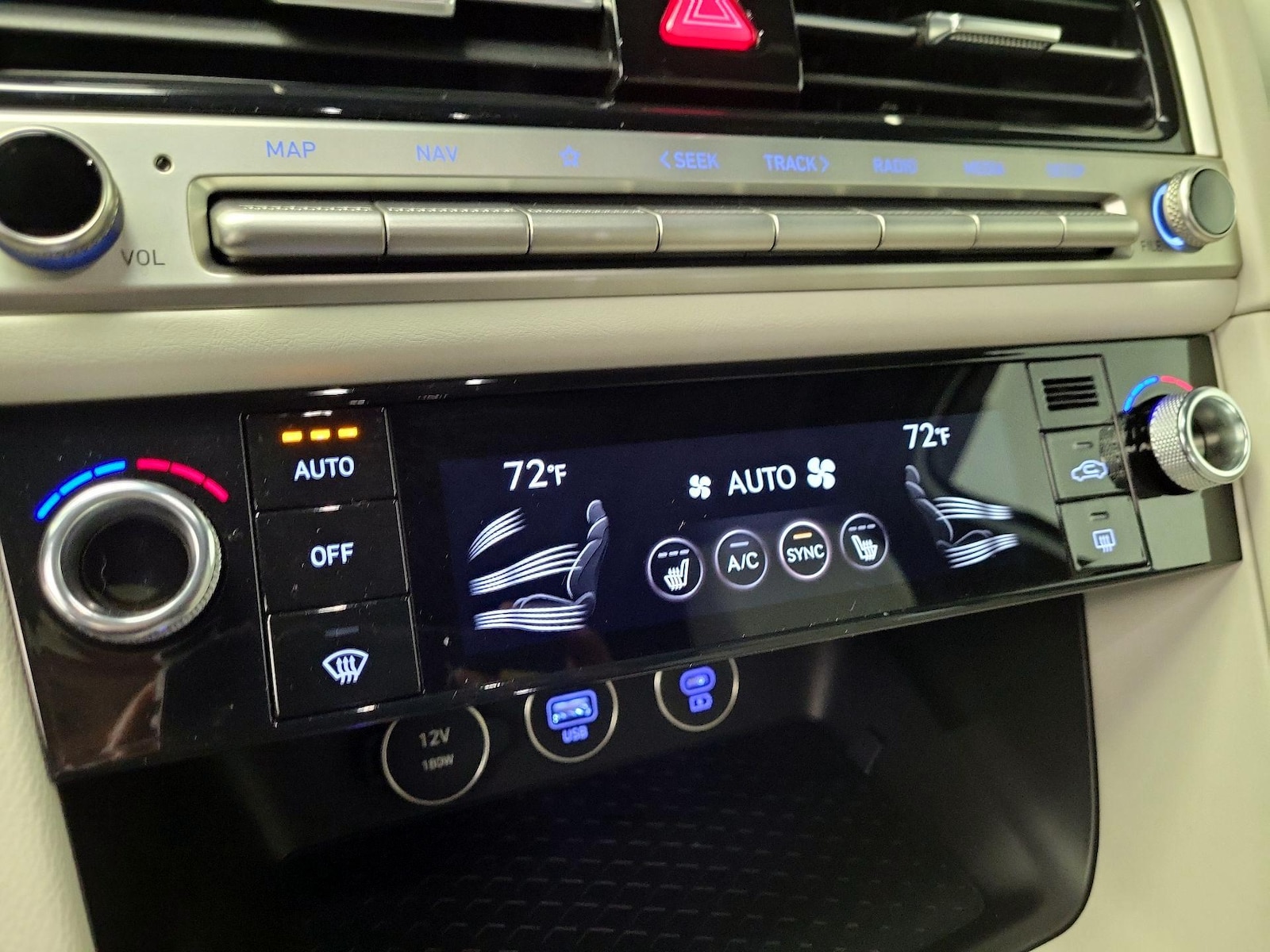 2025 GENESIS G70 Standard - Photo 18
