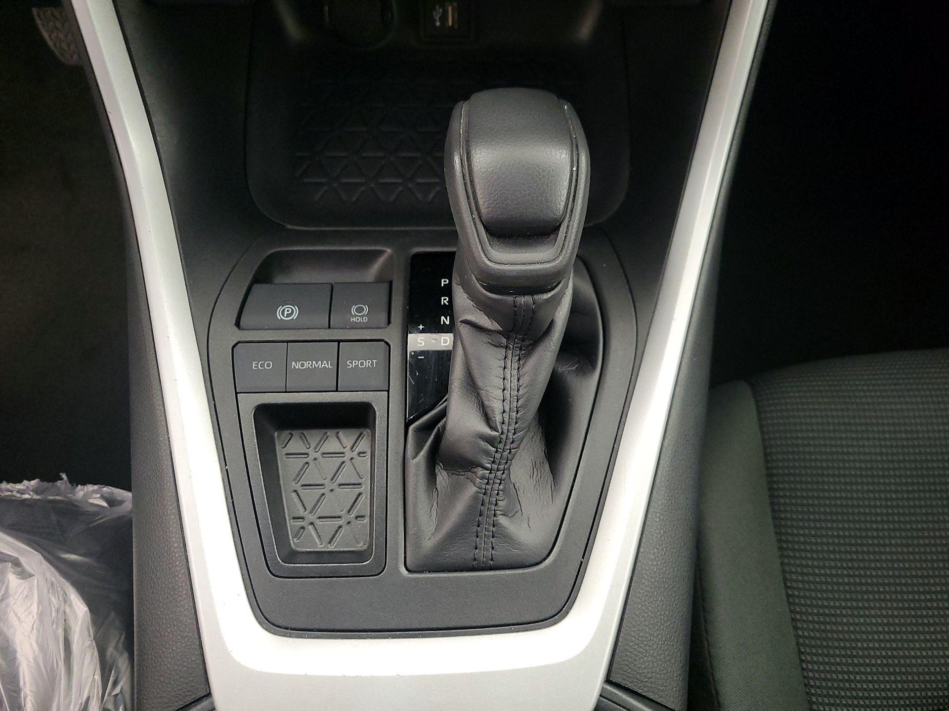 Thumbnail: 2024 Toyota RAV4 - 17