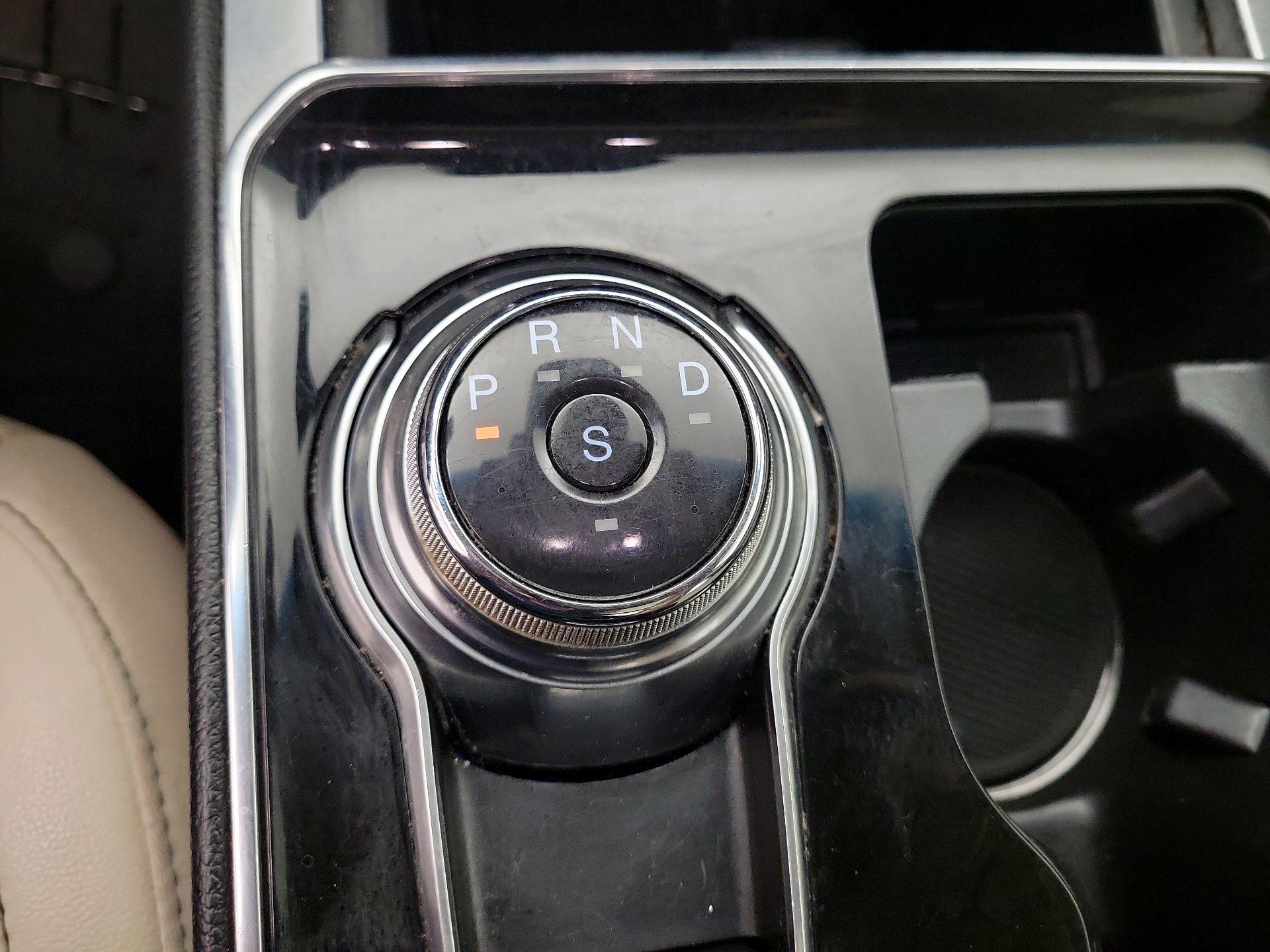 Thumbnail: 2019 Ford Edge - 18