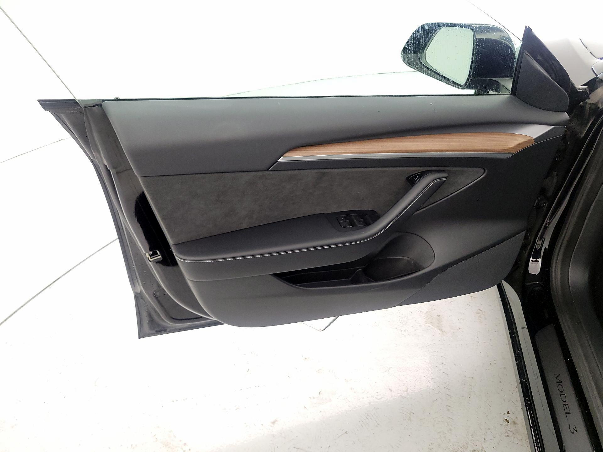 Thumbnail: 2022 Tesla Model 3 - 12