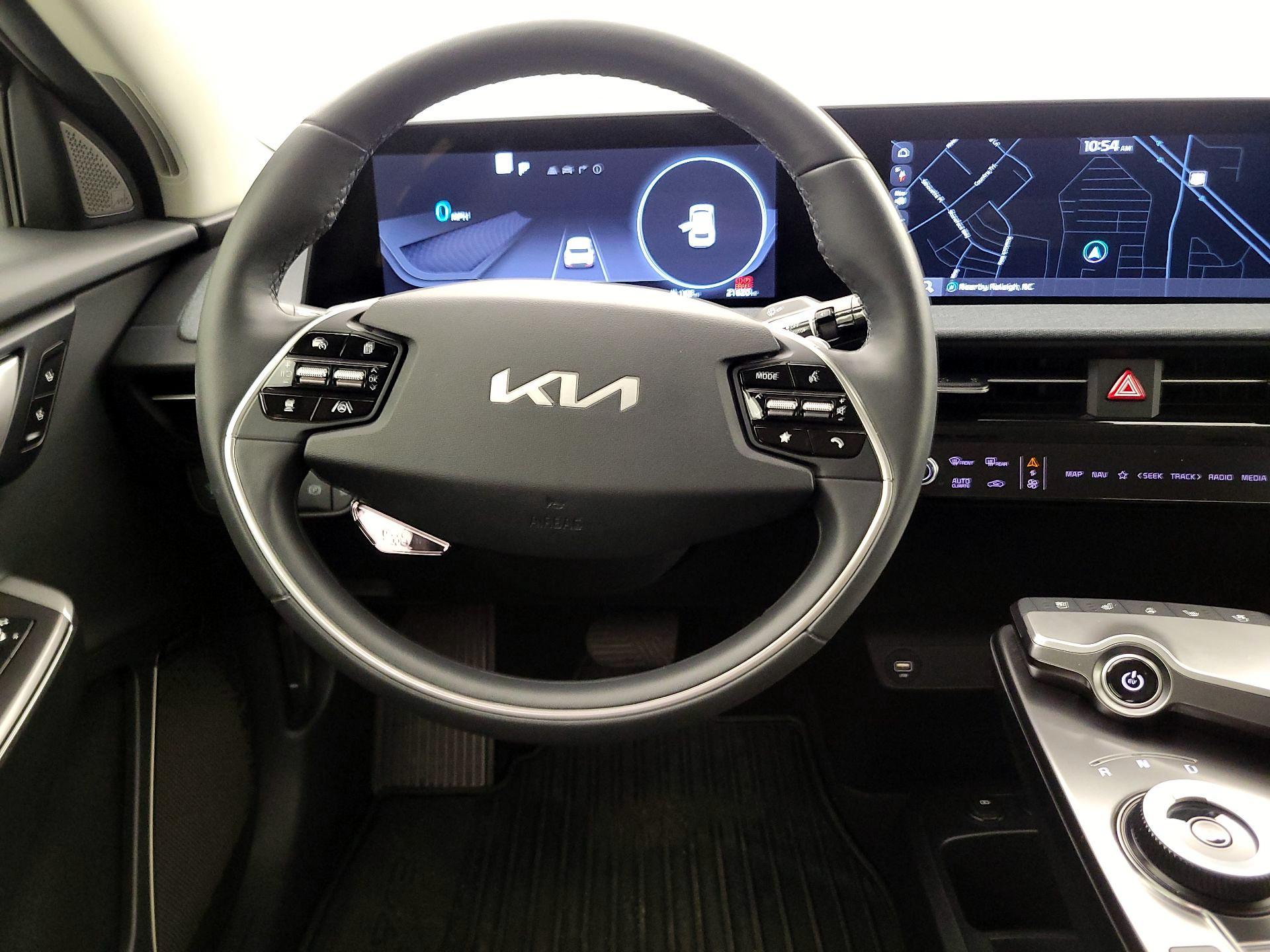 Thumbnail: 2022 Kia EV6 - 10