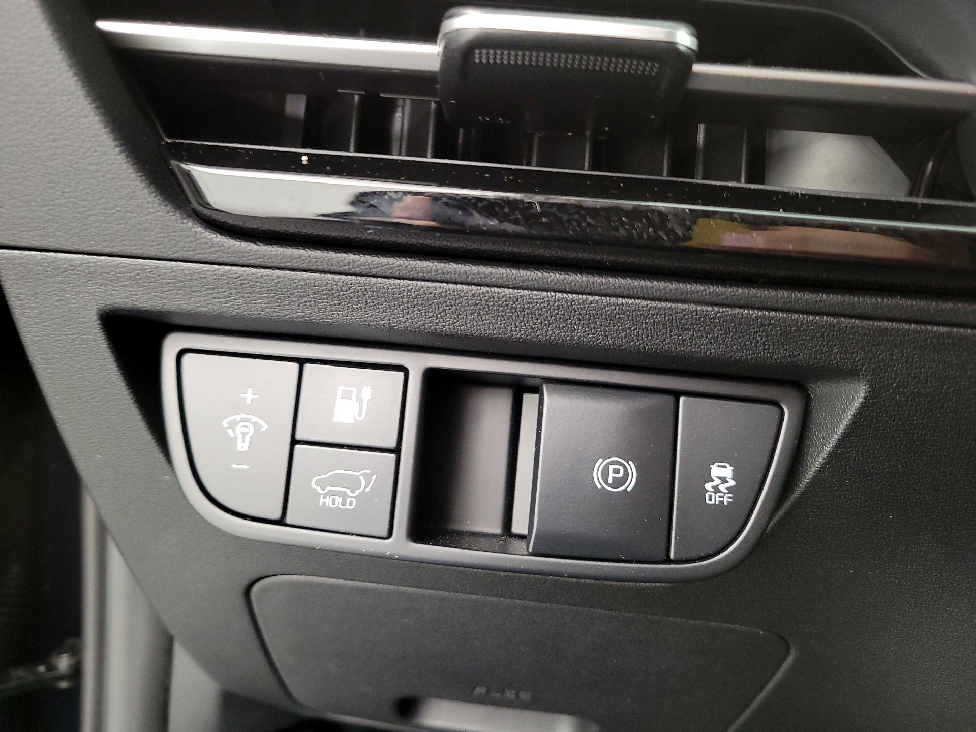 Thumbnail: 2022 Kia EV6 - 13