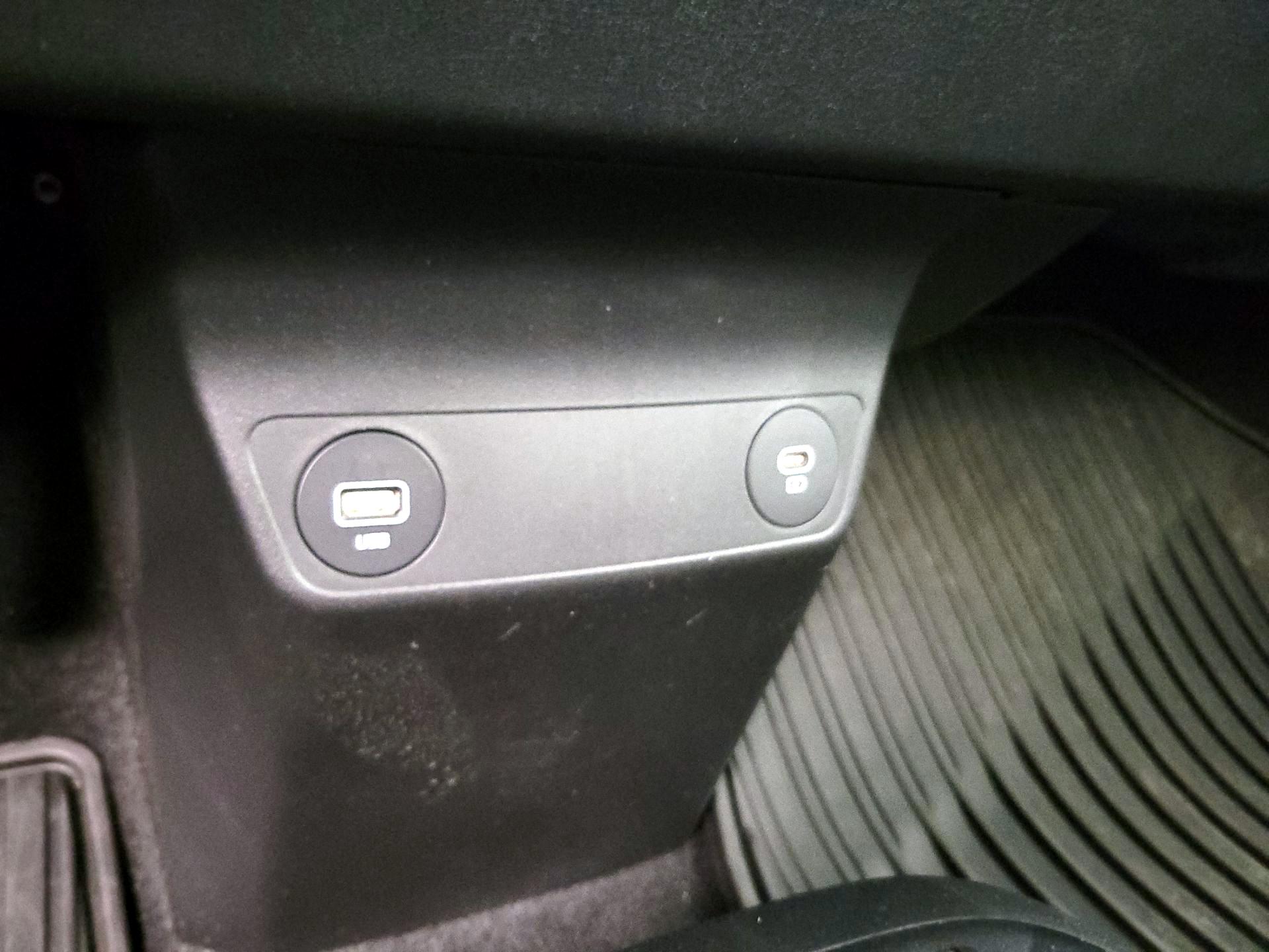 Thumbnail: 2022 Kia EV6 - 19