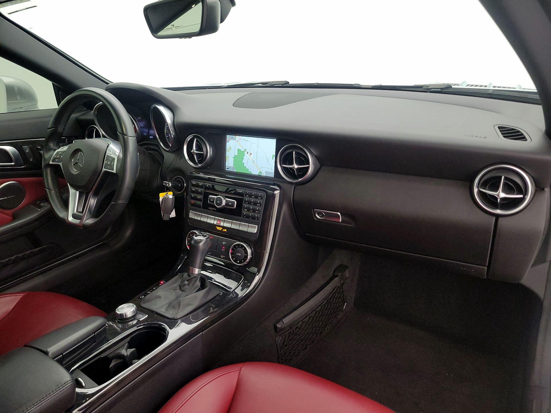 Thumbnail: 2015 Mercedes-Benz SLK - 9