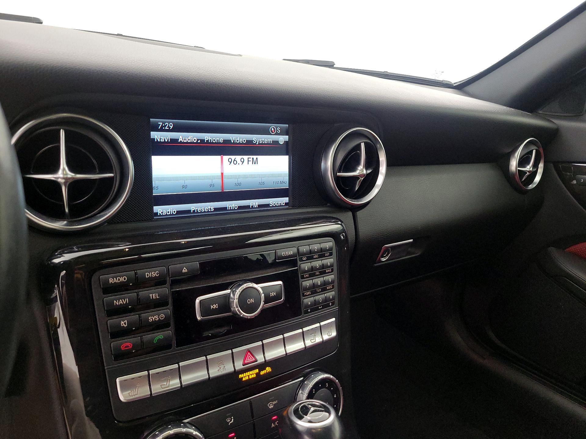 Thumbnail: 2015 Mercedes-Benz SLK - 15