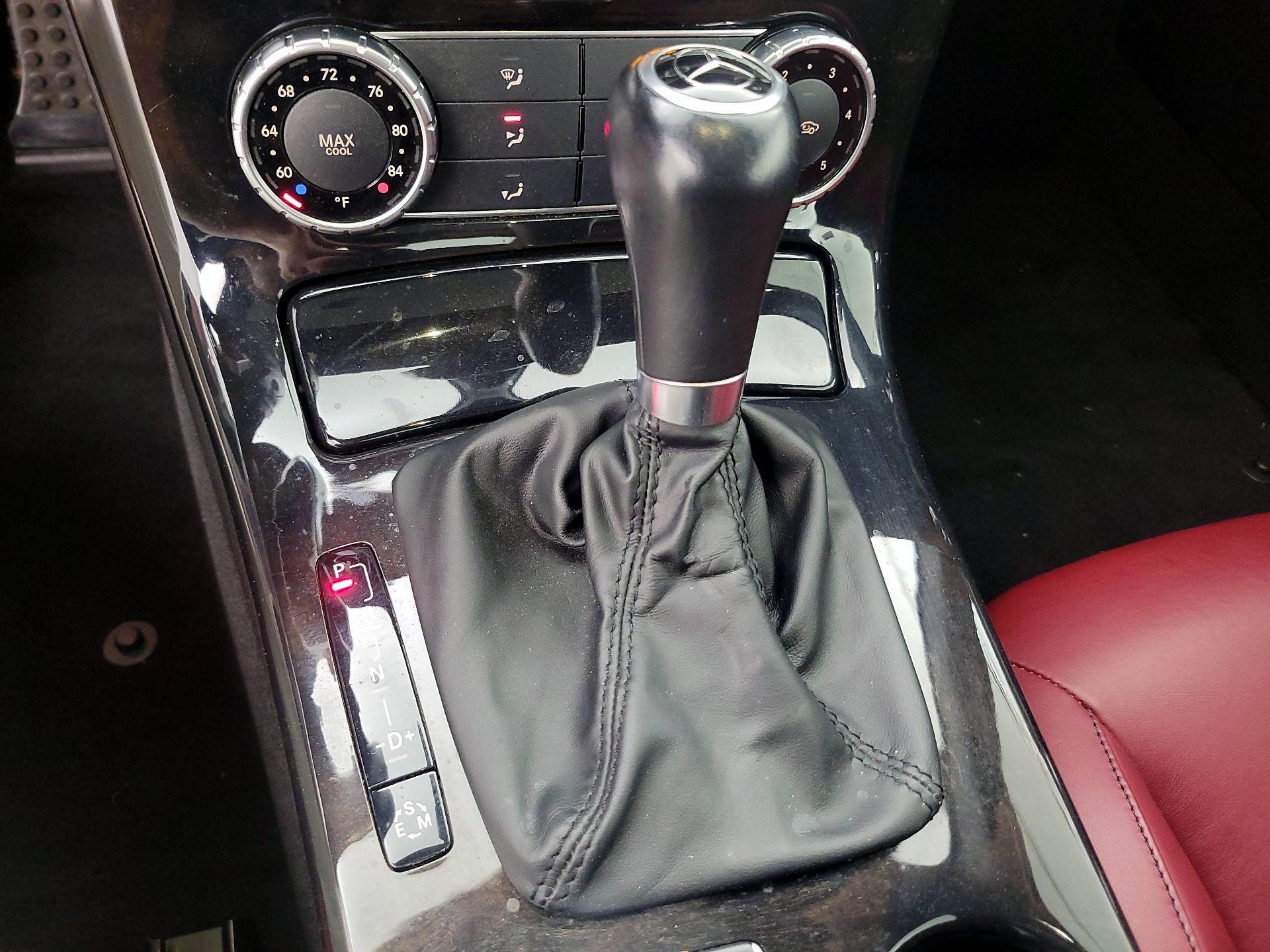 Thumbnail: 2015 Mercedes-Benz SLK - 17