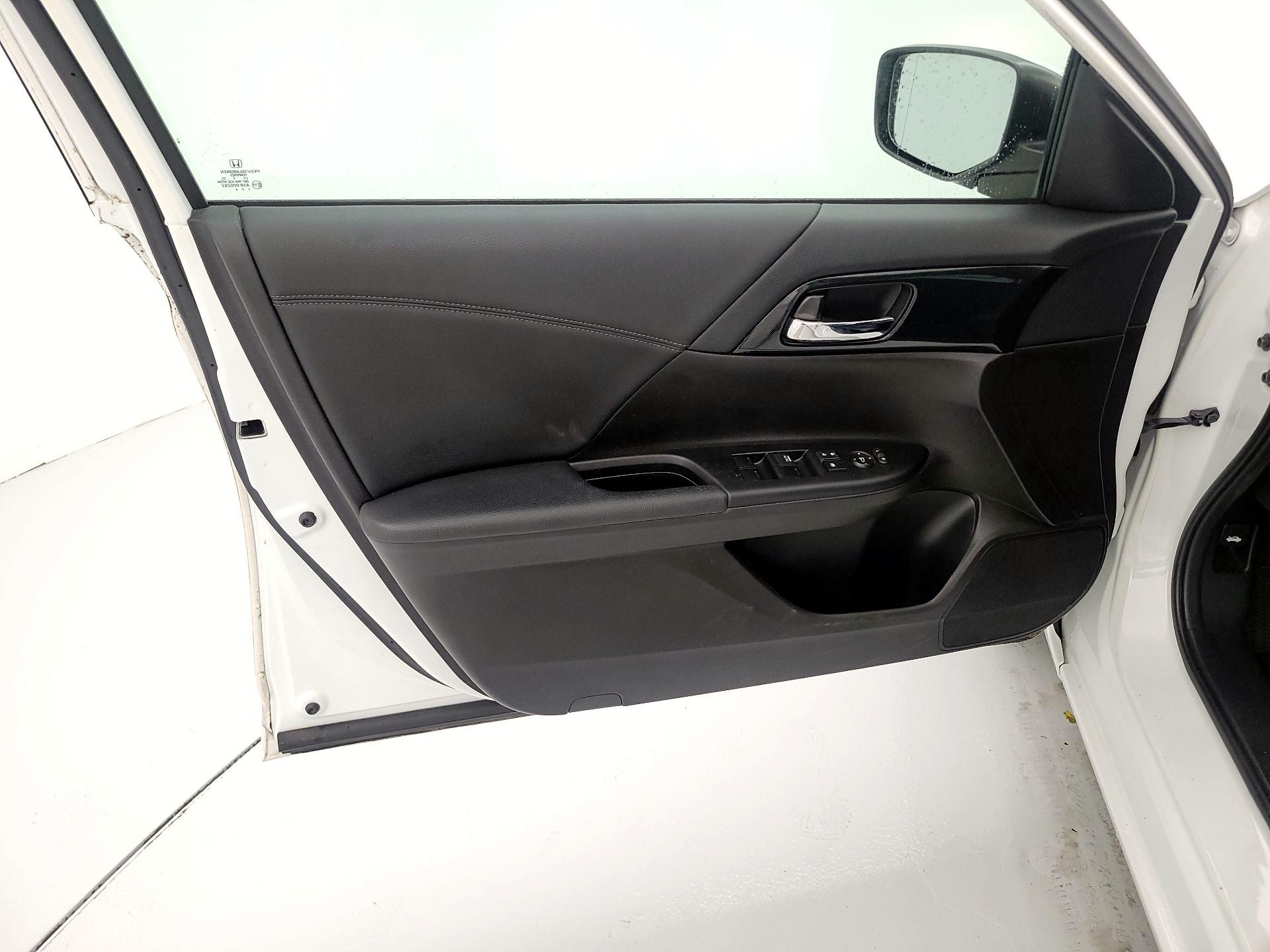 Thumbnail: 2015 Honda Accord - 12