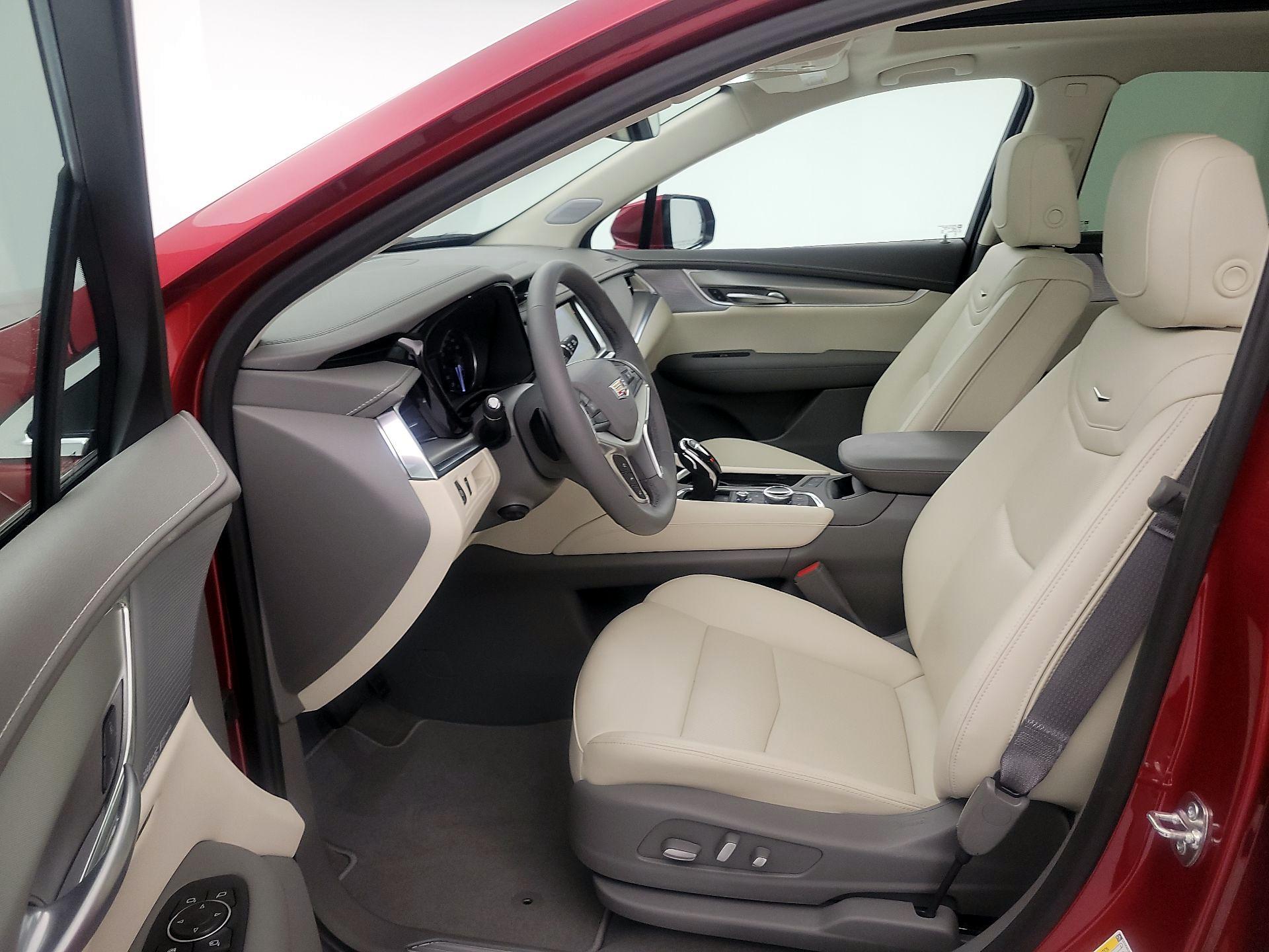 Thumbnail: 2025 Cadillac XT5 - 11