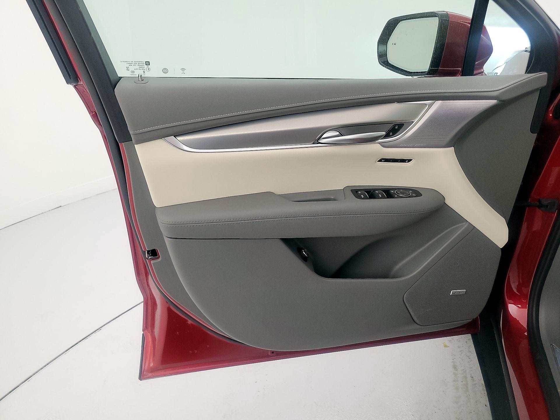 Thumbnail: 2025 Cadillac XT5 - 12