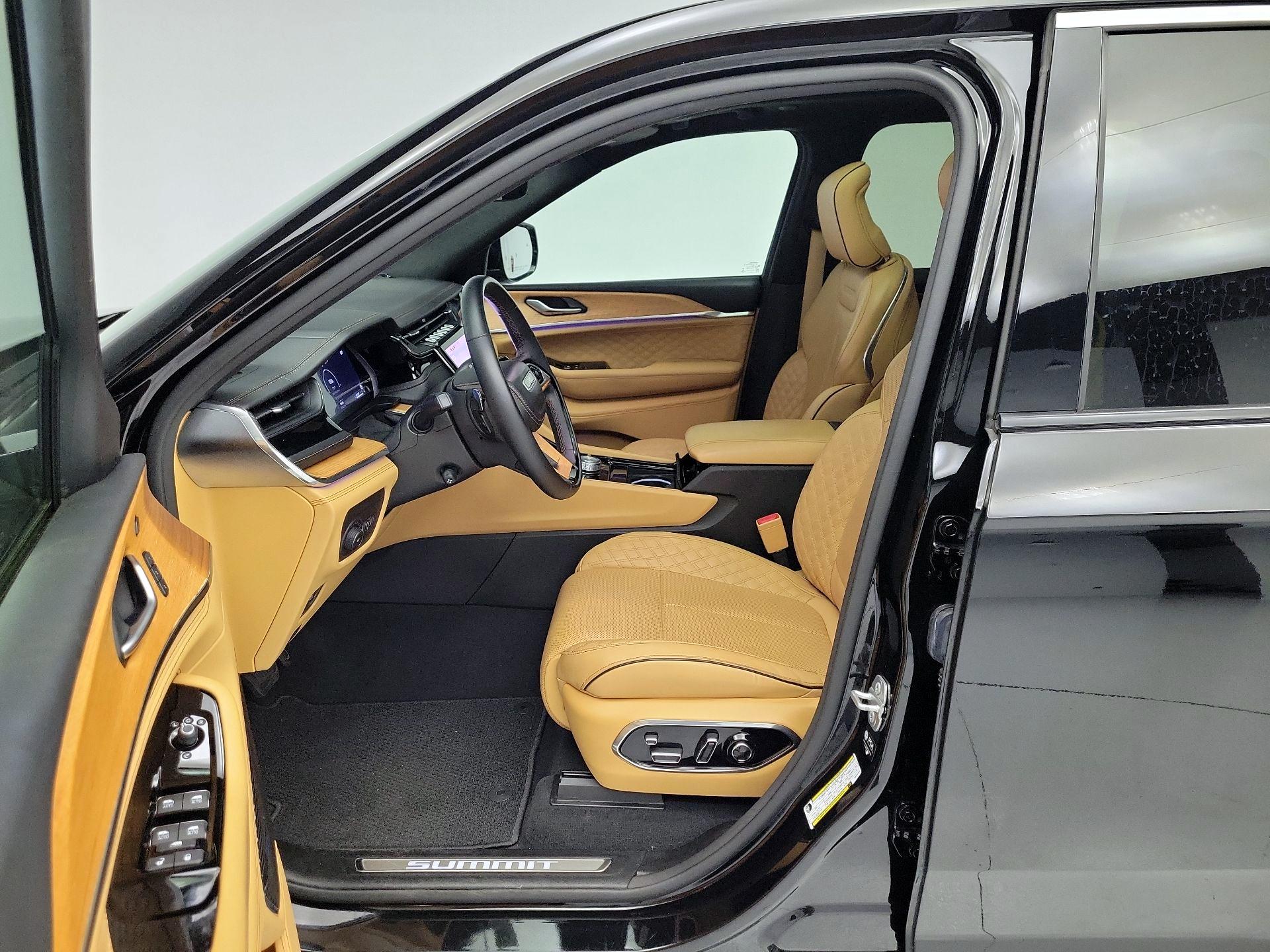 Thumbnail: 2023 Jeep Grand Cherokee - 11