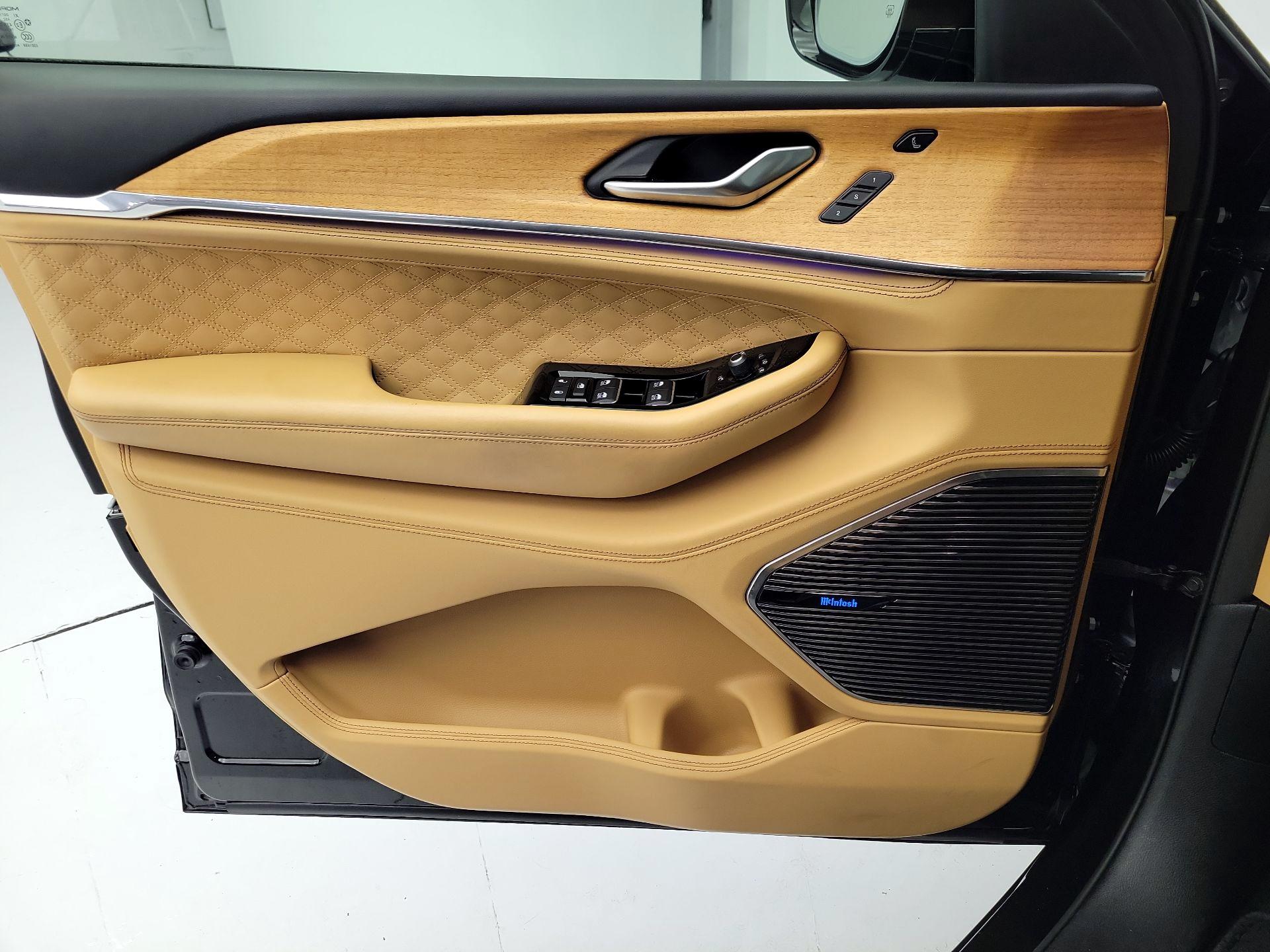 Thumbnail: 2023 Jeep Grand Cherokee - 12