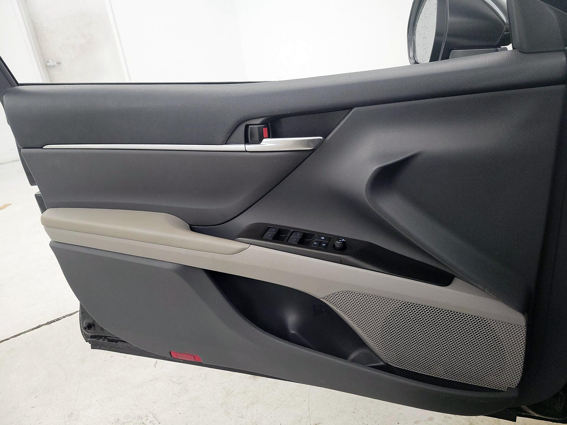 Thumbnail: 2022 Toyota Camry - 12