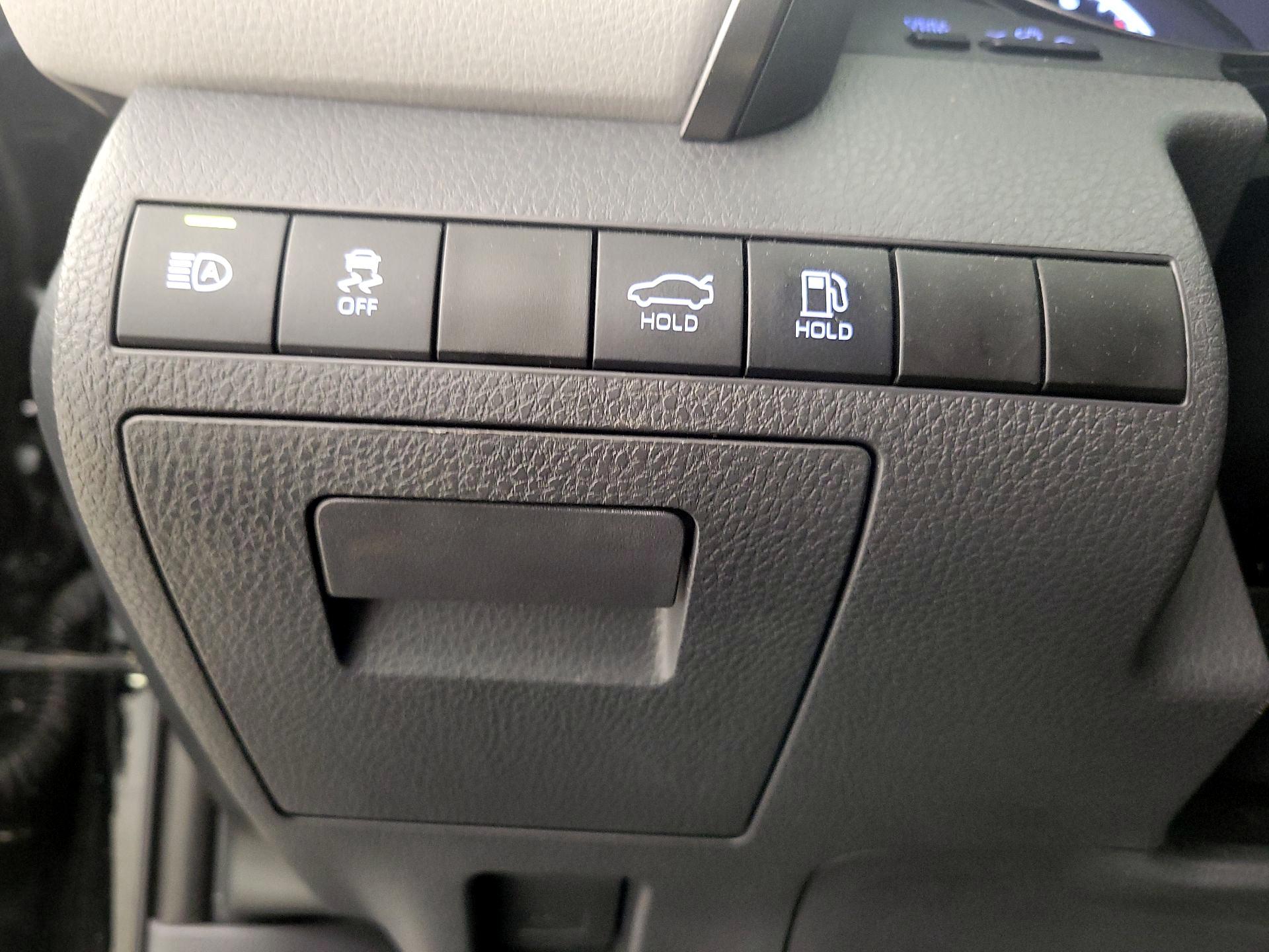 Thumbnail: 2022 Toyota Camry - 13