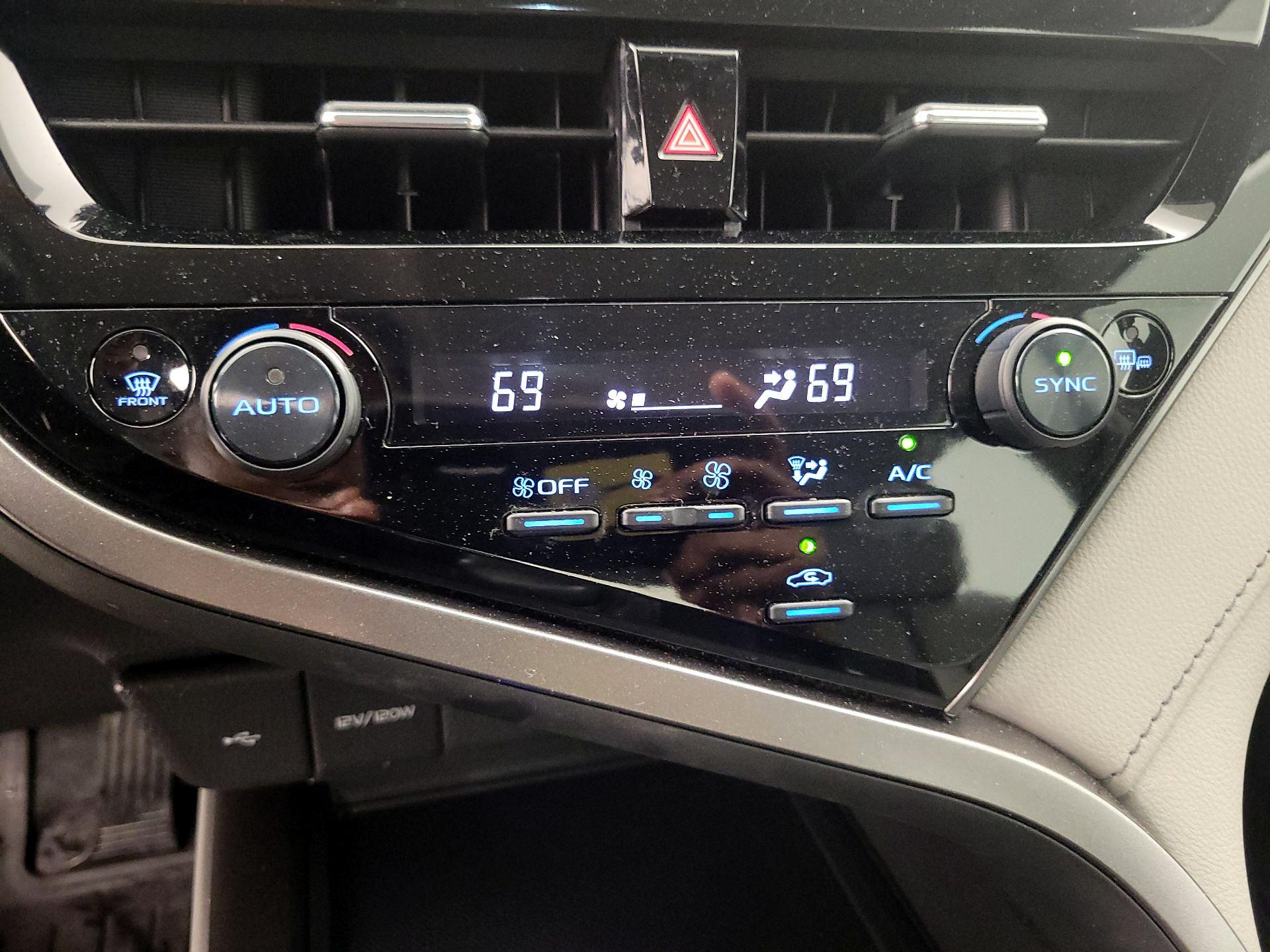 Thumbnail: 2022 Toyota Camry - 16