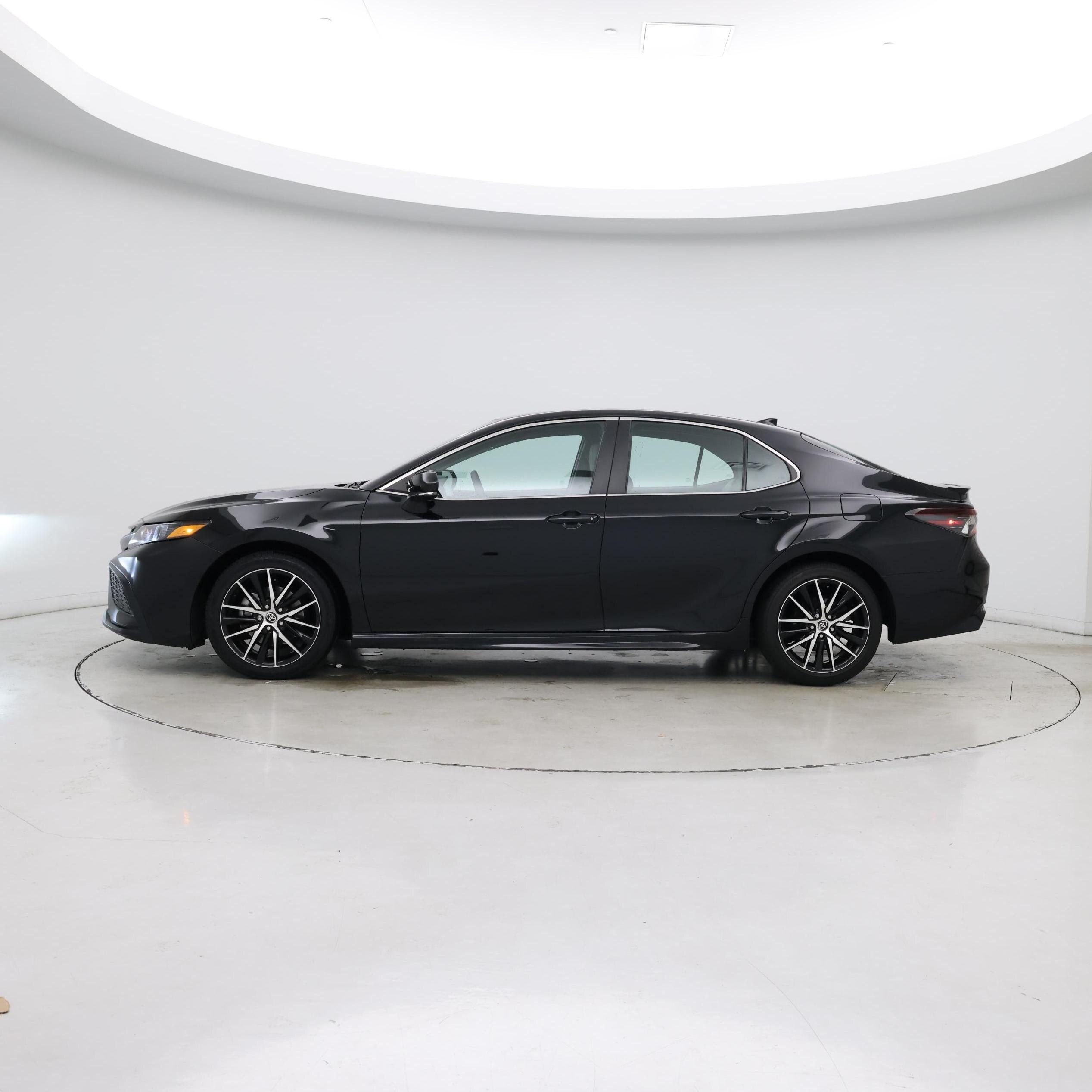 Thumbnail: 2022 Toyota Camry - 3