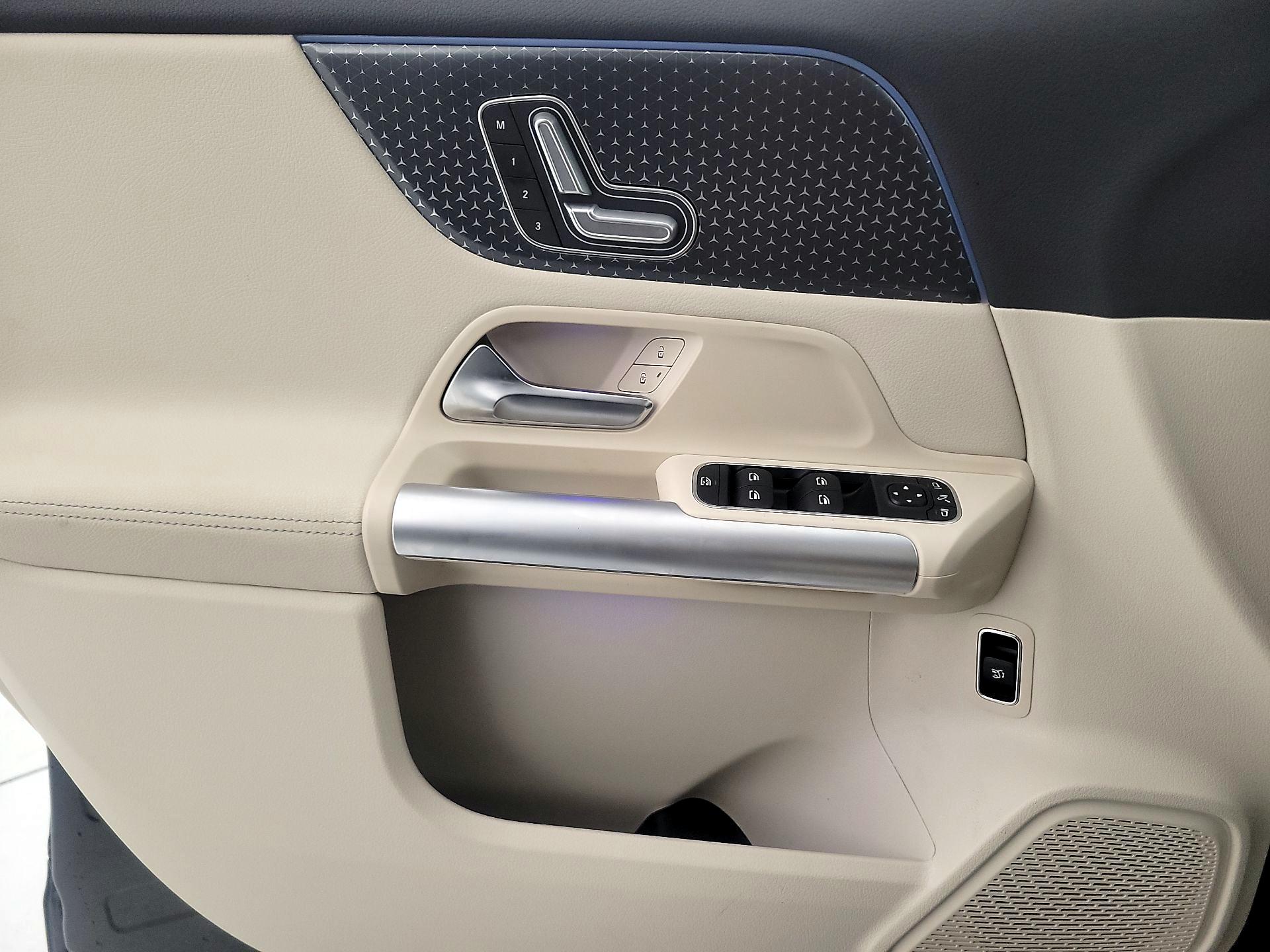 Thumbnail: 2025 Mercedes-Benz GLA - 12