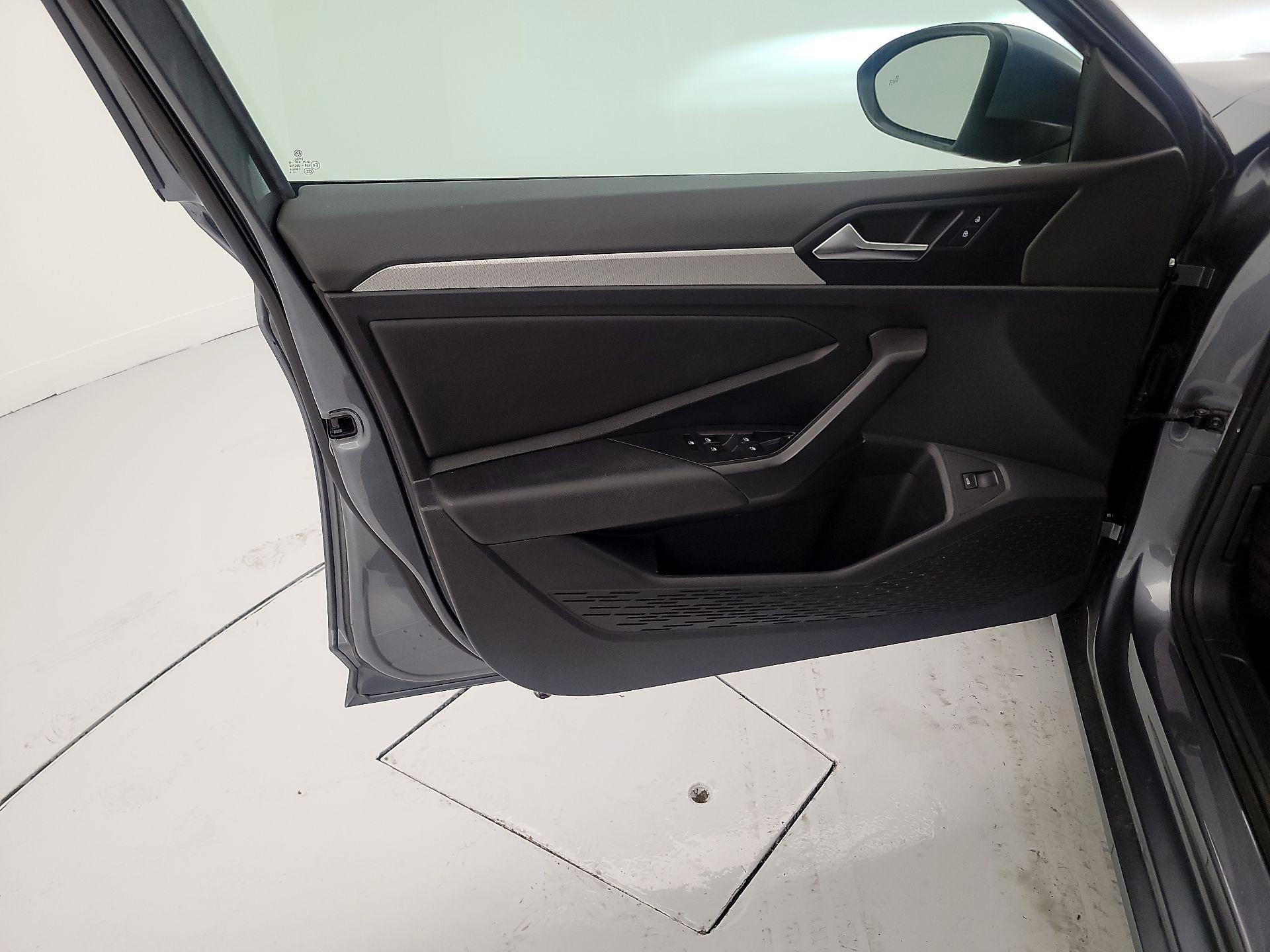 Thumbnail: 2019 Volkswagen Jetta - 12