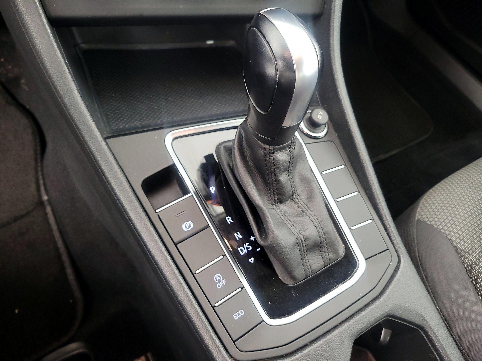 Thumbnail: 2019 Volkswagen Jetta - 17