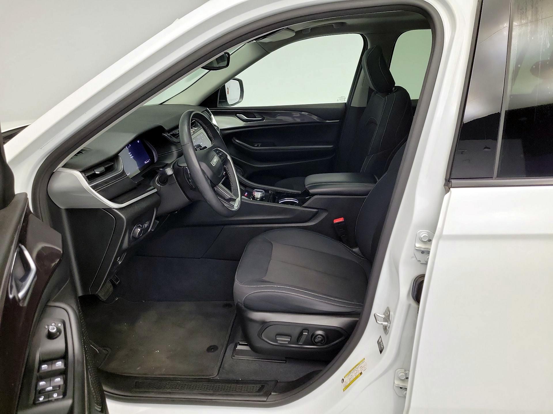 Thumbnail: 2023 Jeep Grand Cherokee L - 11