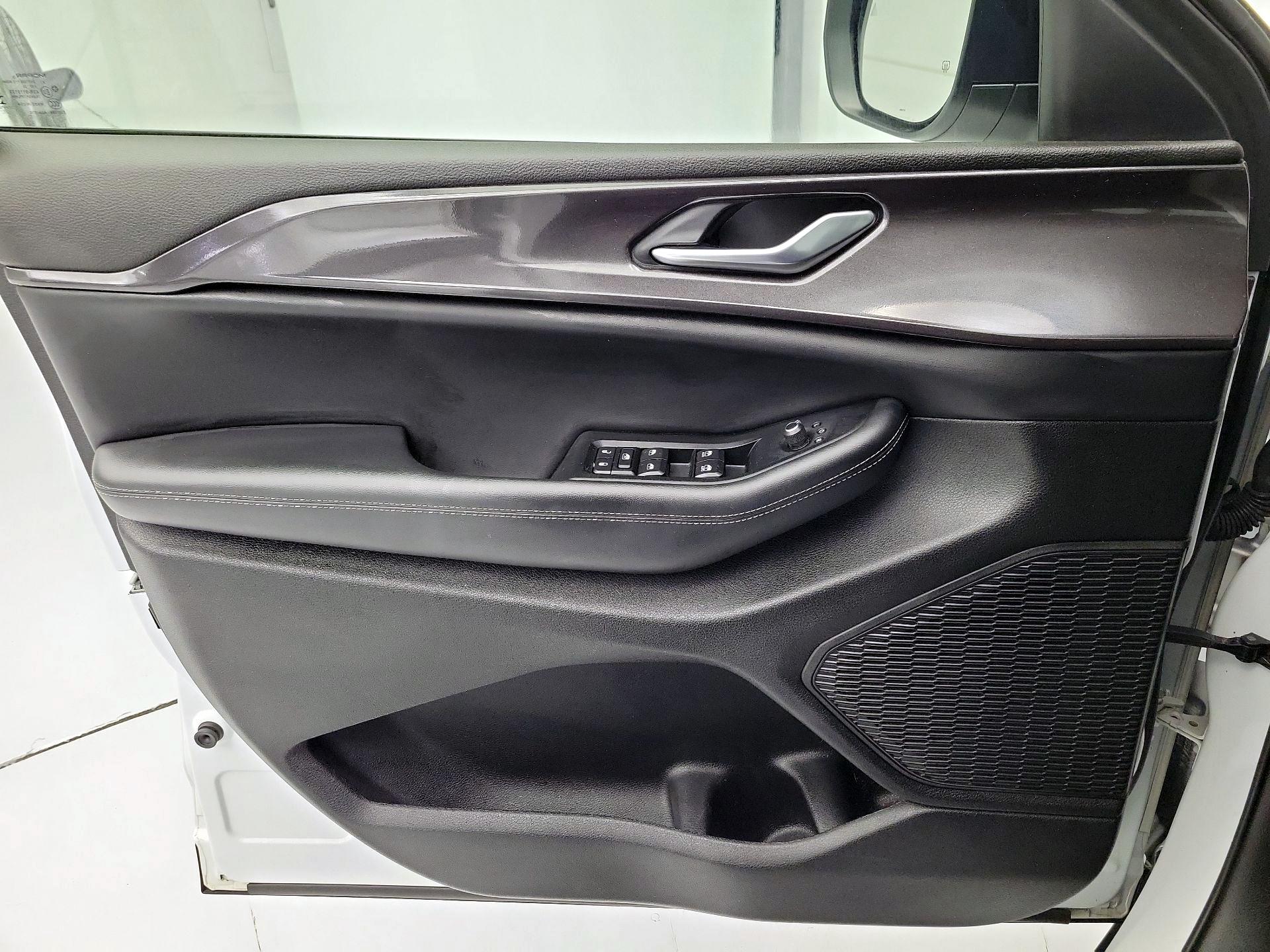 Thumbnail: 2023 Jeep Grand Cherokee L - 12