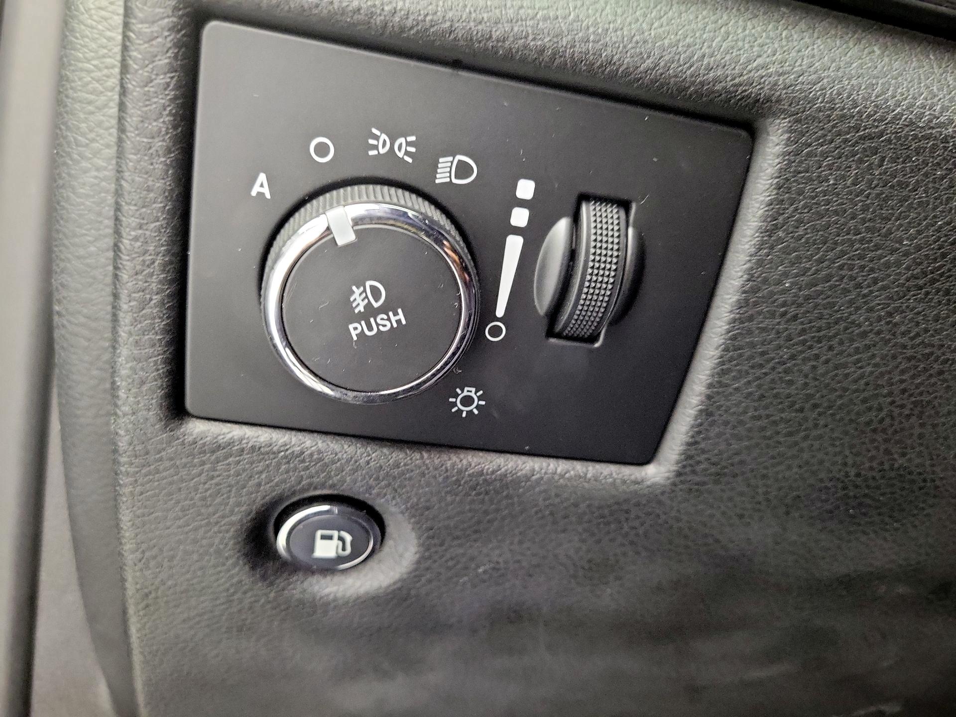 Thumbnail: 2017 Jeep Grand Cherokee - 13