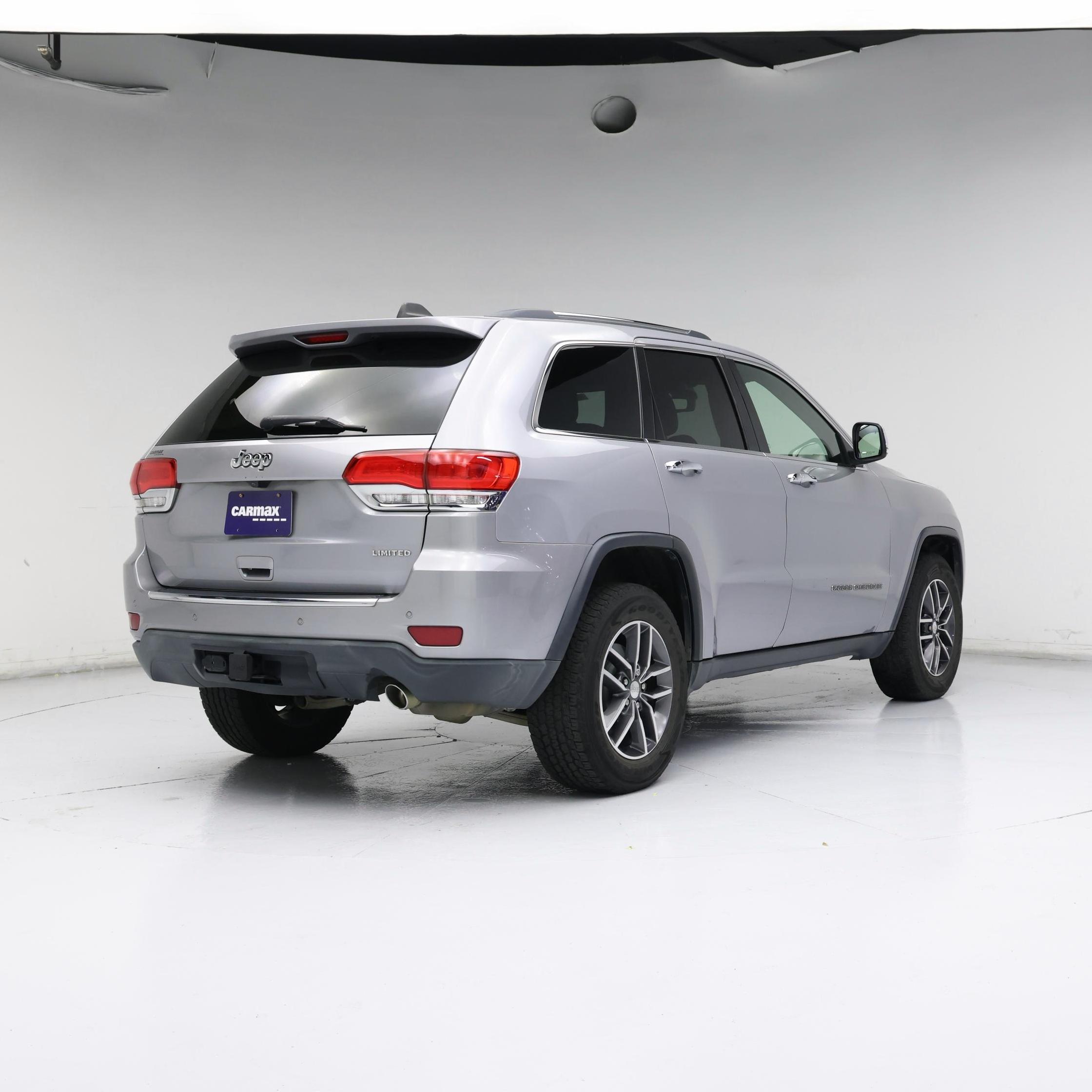 Thumbnail: 2017 Jeep Grand Cherokee - 8