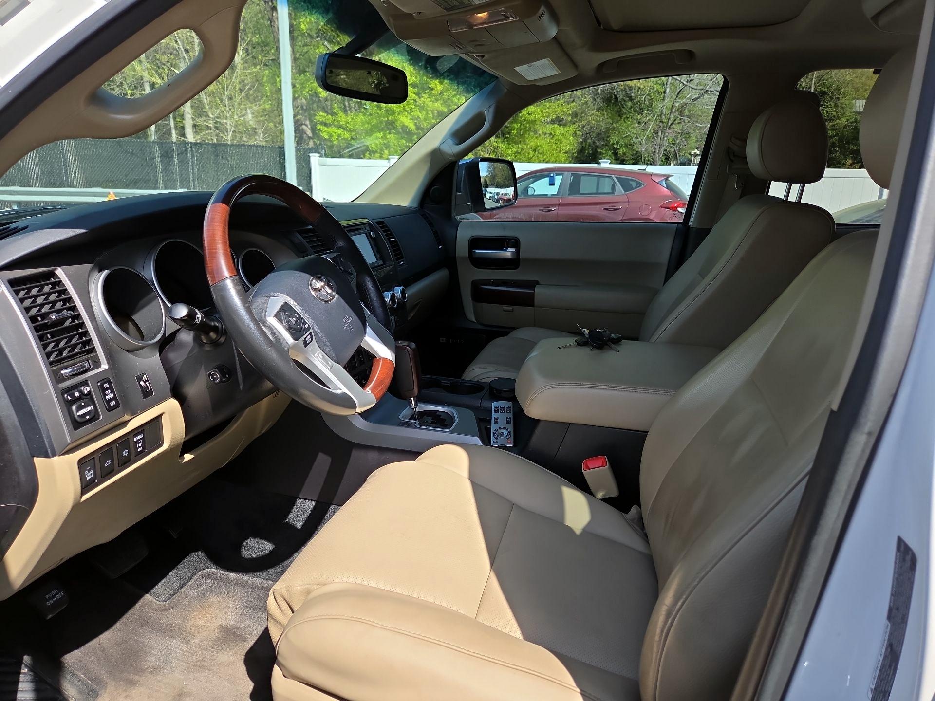 Thumbnail: 2016 Toyota Sequoia - 9